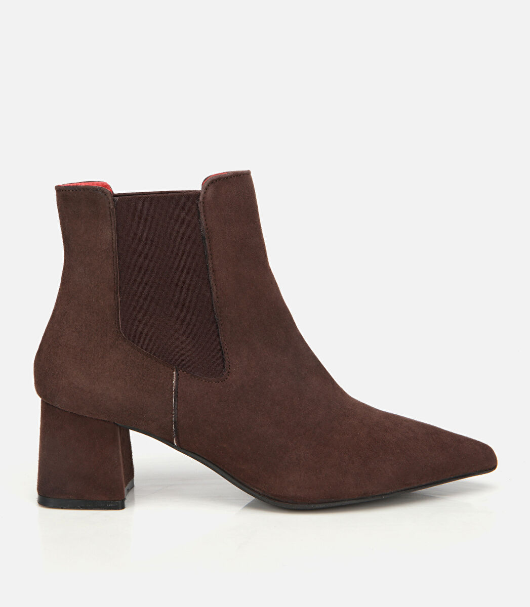 Kadın Süet Deri Kahverengi Lastik Detaylı Siviri Burunlu Topuklu Bot