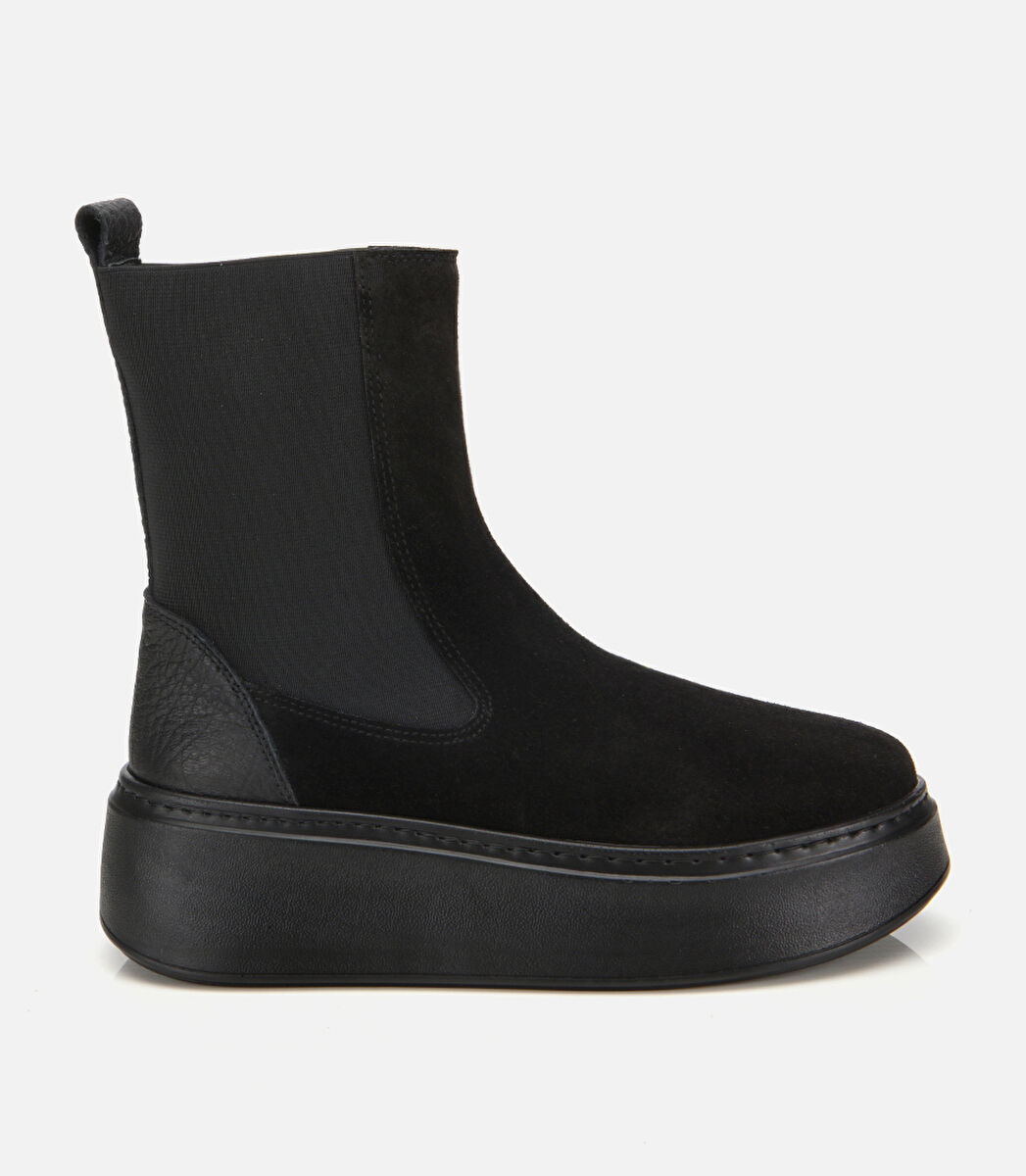 Kadın Süet Deri Siyah Lastik Detaylı Kalın Tabanlı Düz Bot