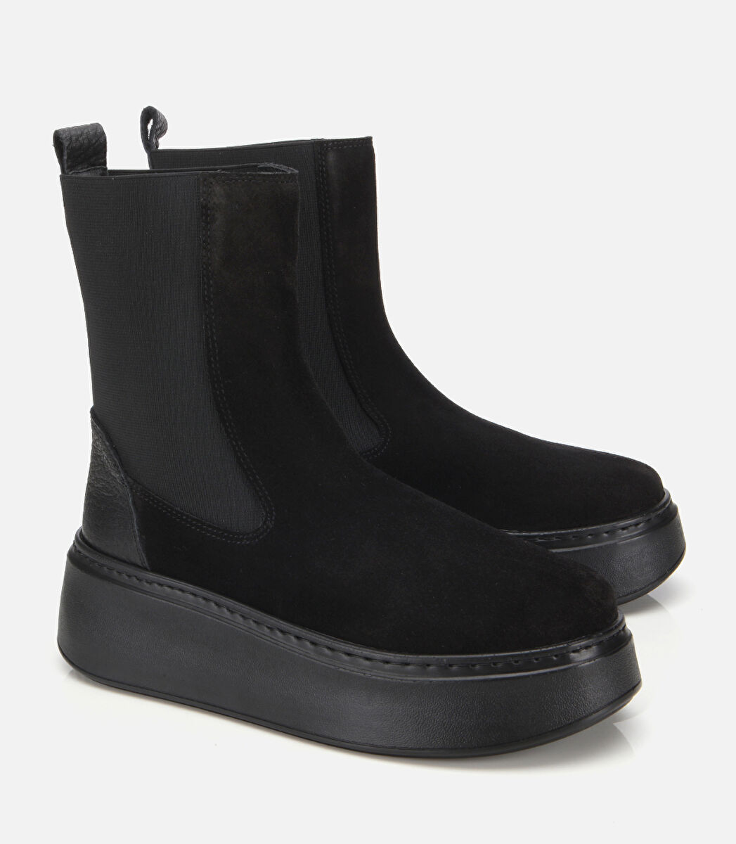 Kadın Süet Deri Siyah Lastik Detaylı Kalın Tabanlı Düz Bot