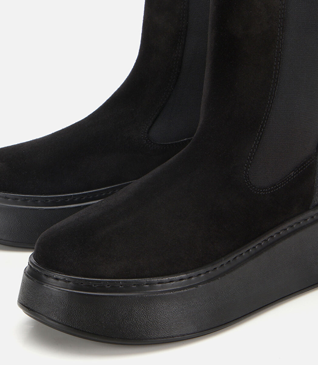 Kadın Süet Deri Siyah Lastik Detaylı Kalın Tabanlı Düz Bot