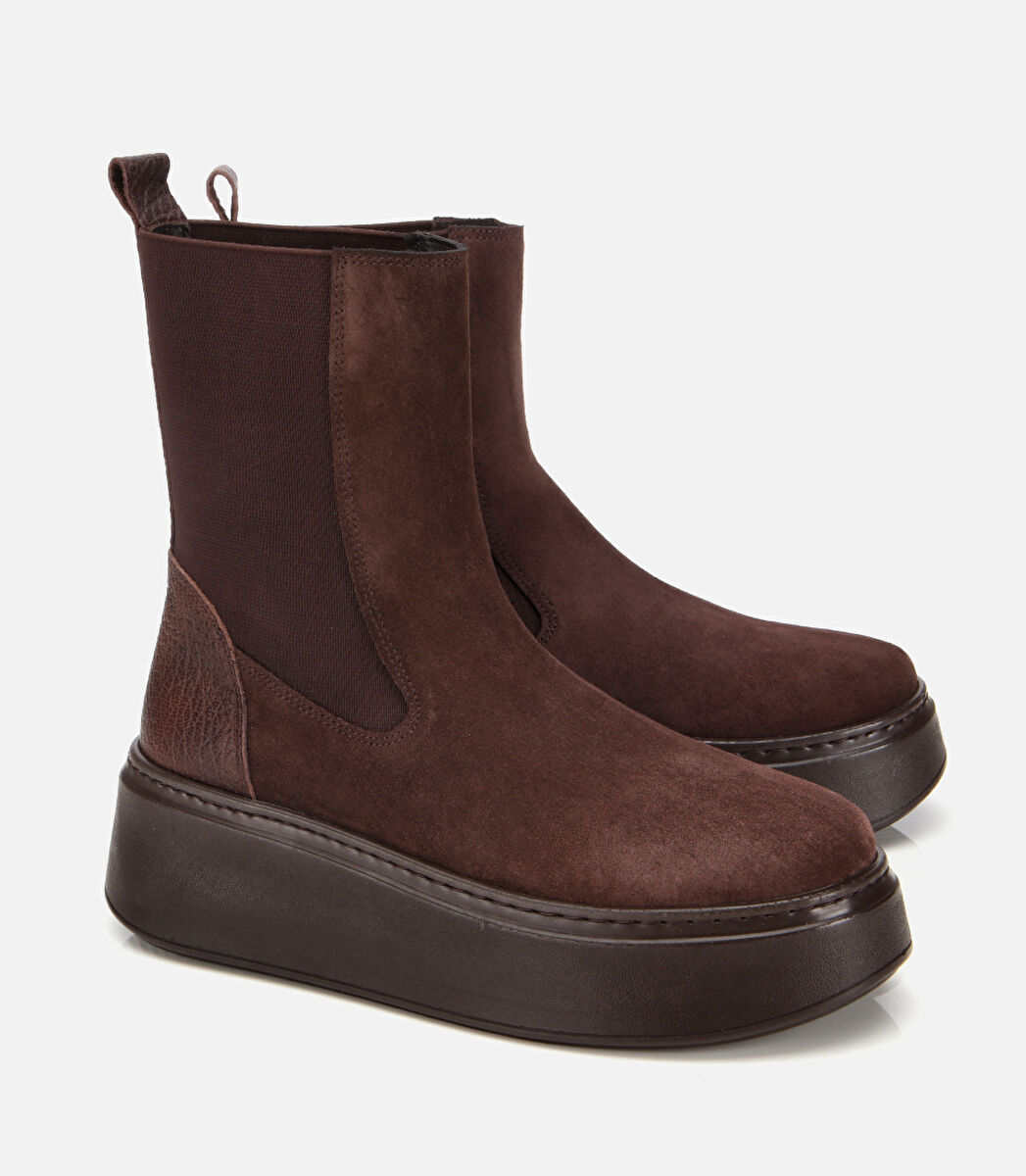 Kadın Süet Deri Kahverengi Lastik Detaylı Kalın Tabanlı Düz Bot