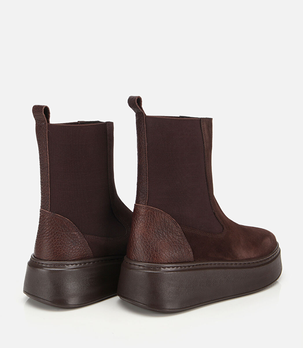 Kadın Süet Deri Kahverengi Lastik Detaylı Kalın Tabanlı Düz Bot