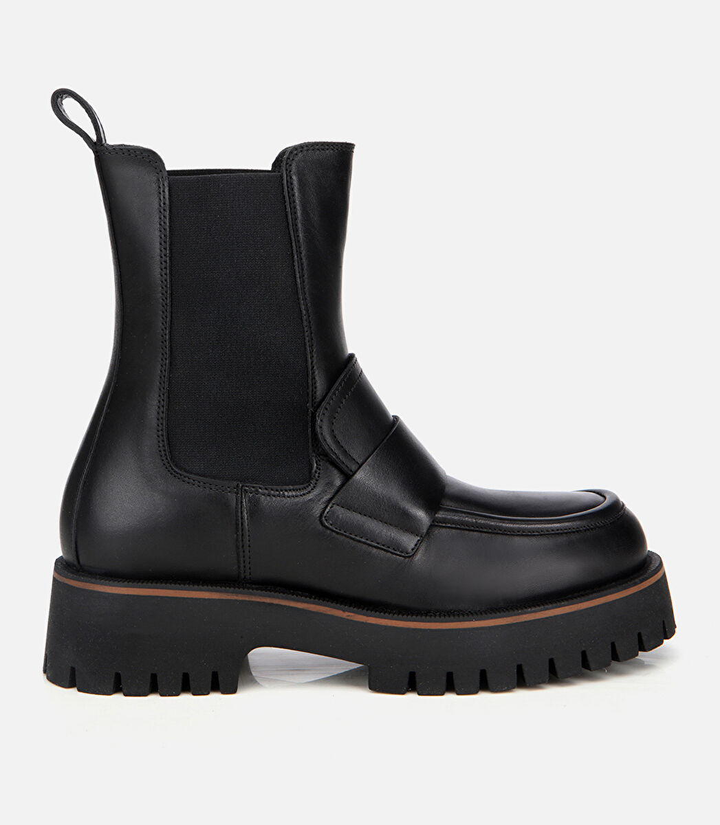 Kadın Deri Siyah Lastik Detaylı Bantlı Düz Bot