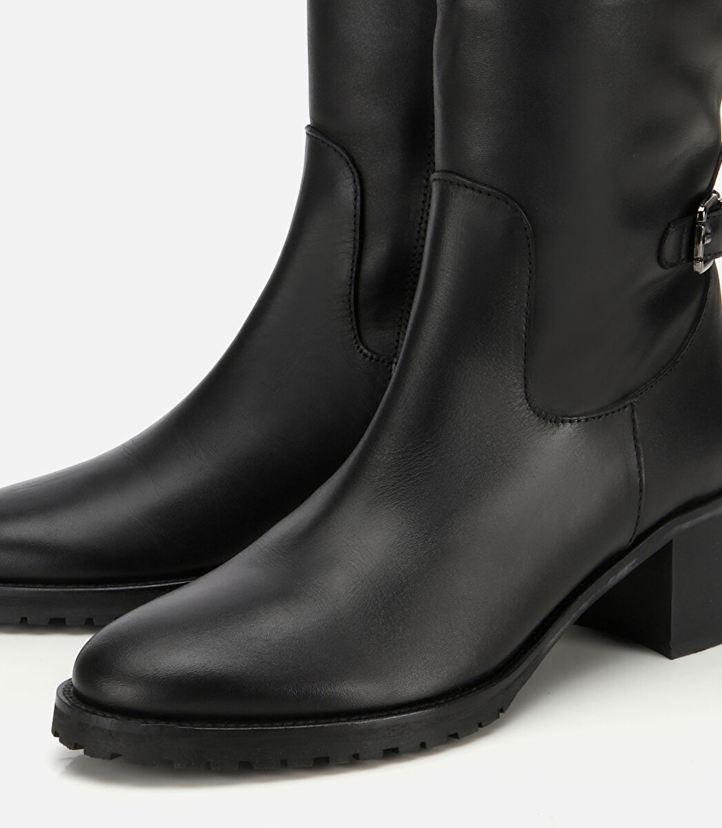 Kadın Deri Siyah Tokalı Topuklu Çizme