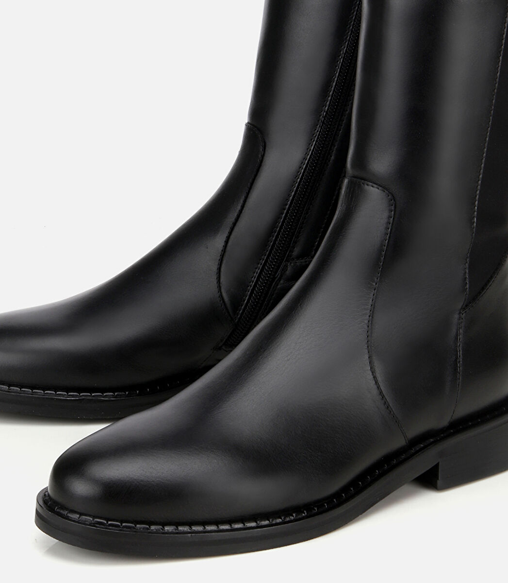 Kadın Deri Siyah Tokalı Streç Detaylı Düz Çizme