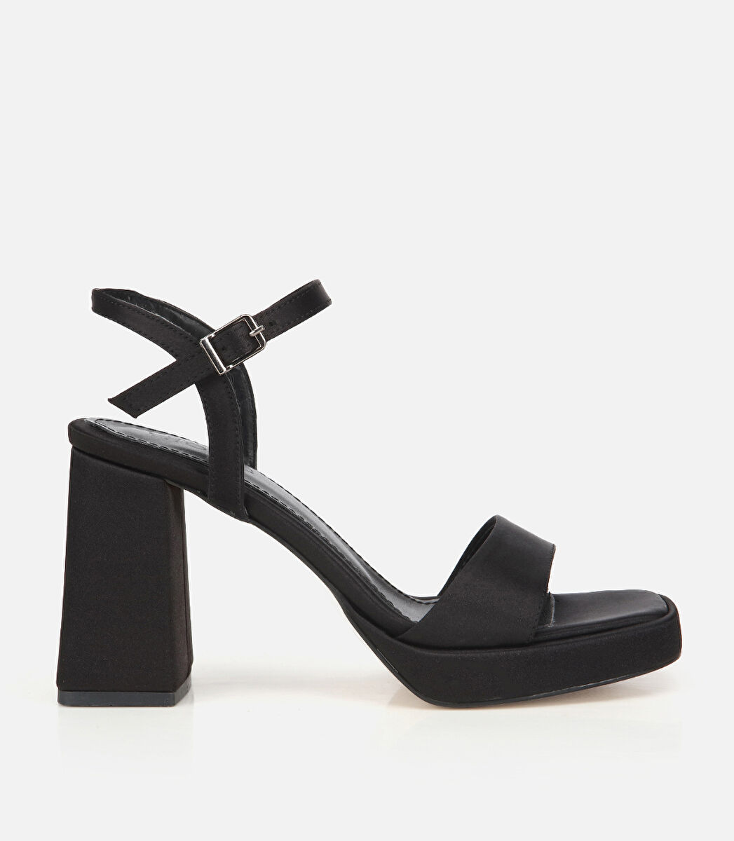 Kadın Siyah Tek Bantlı Kalın Tabanlı Topuklu Sandalet