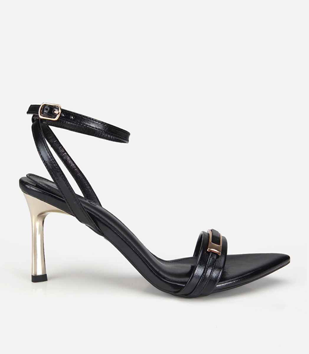 Kadın Siyah Tokalı Bilekten Bağlamalı Topuklu Sandalet