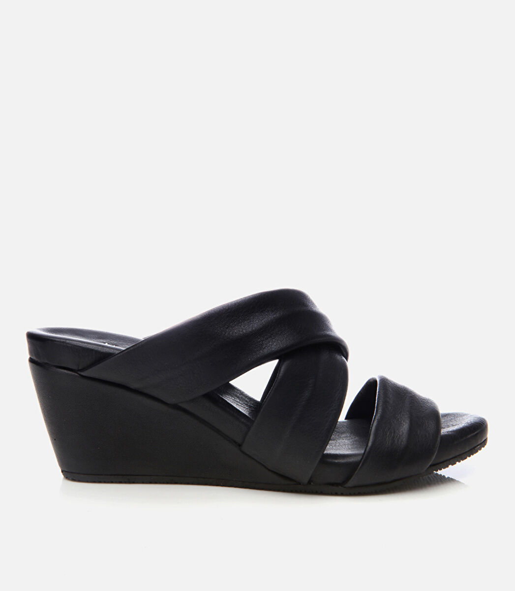 Kadın Deri Siyah Dolgu Topuklu Terlik