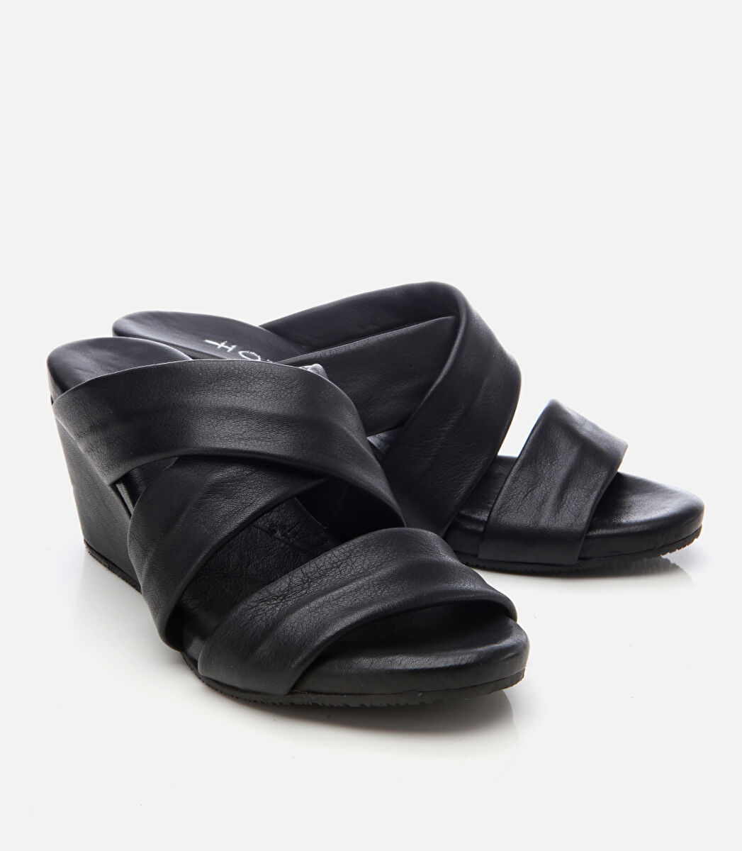 Kadın Deri Siyah Dolgu Topuklu Terlik