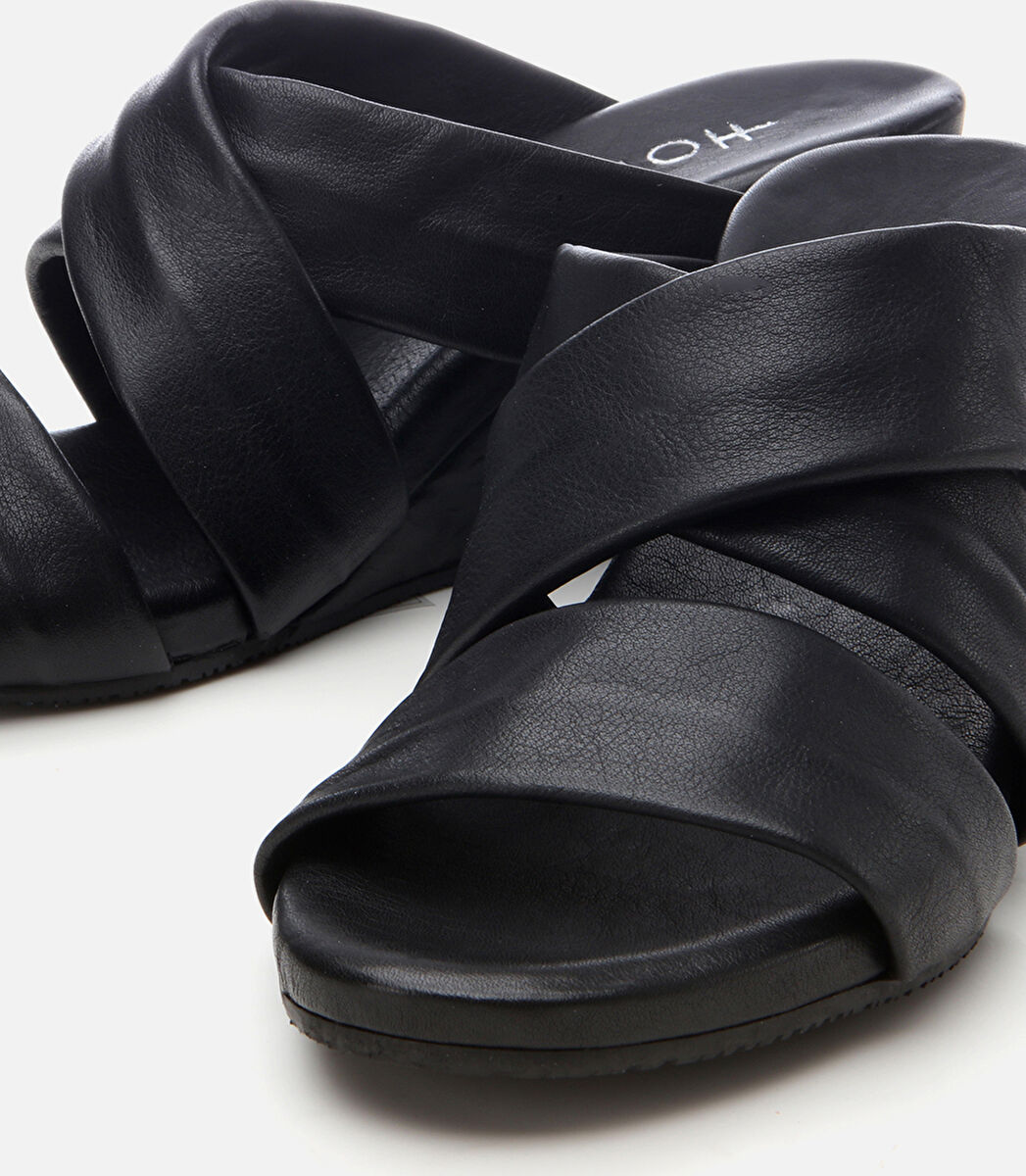 Kadın Deri Siyah Dolgu Topuklu Terlik