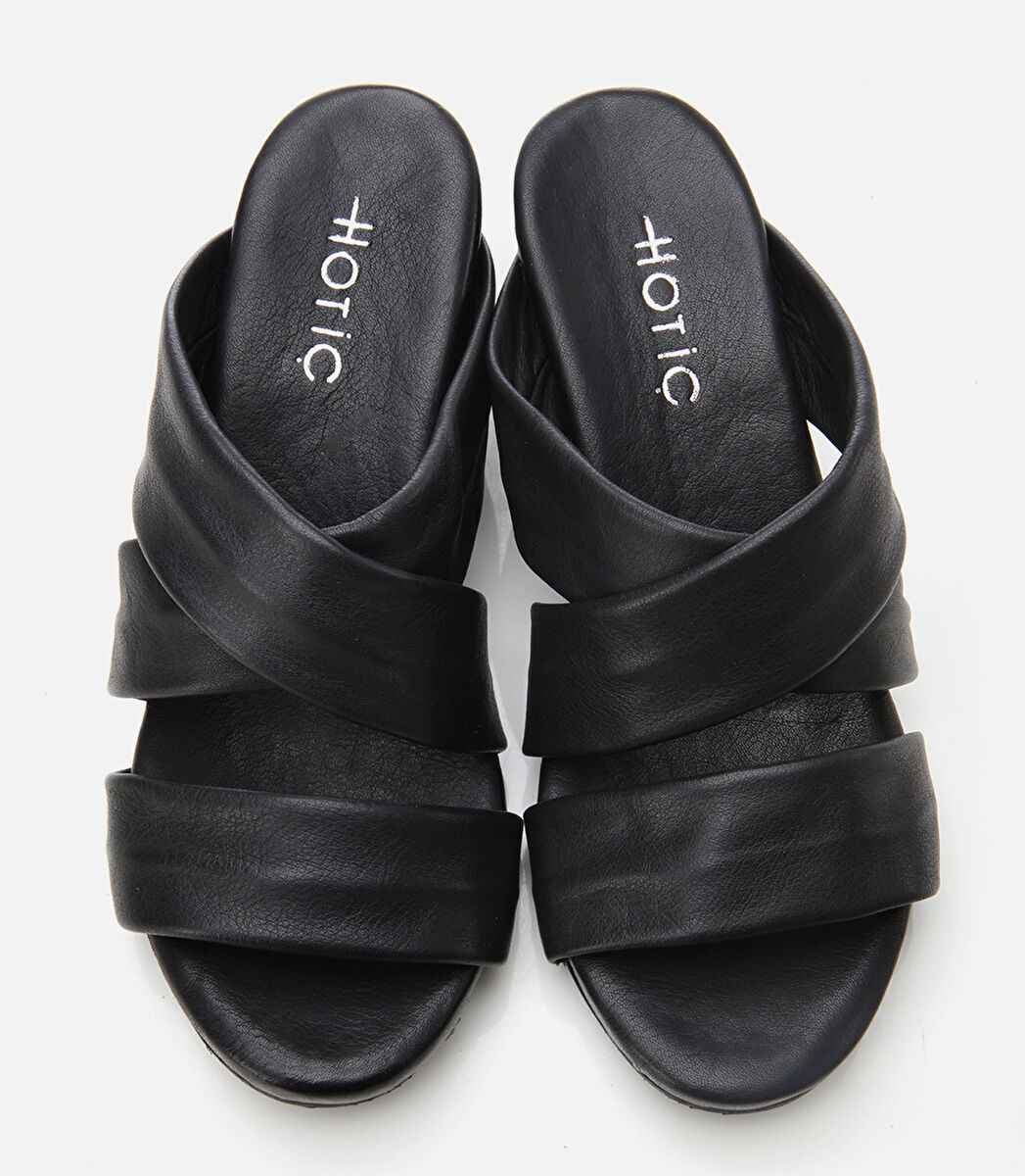 Kadın Deri Siyah Dolgu Topuklu Terlik