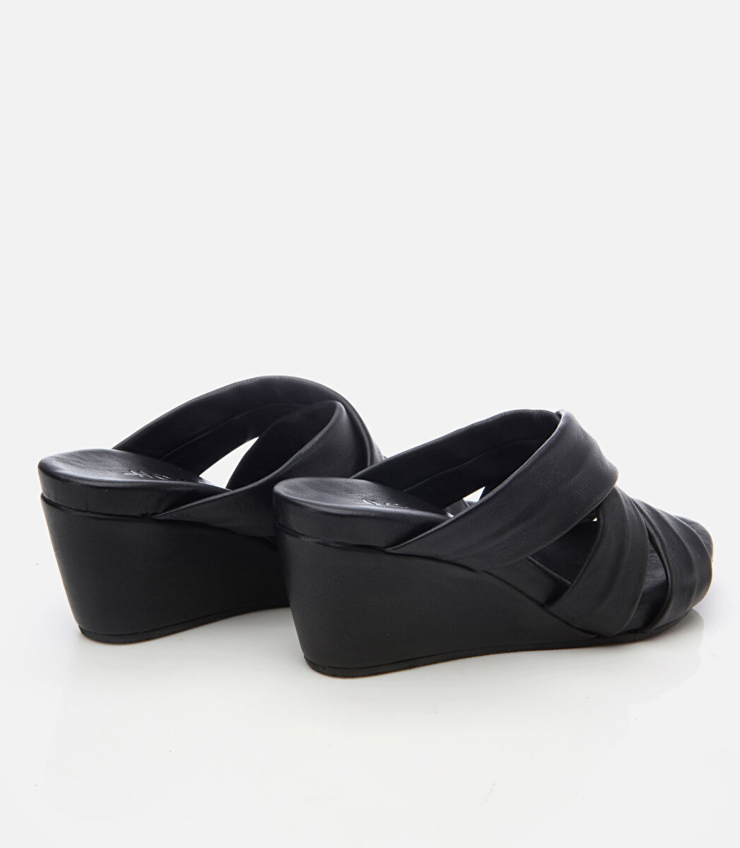 Kadın Deri Siyah Dolgu Topuklu Terlik