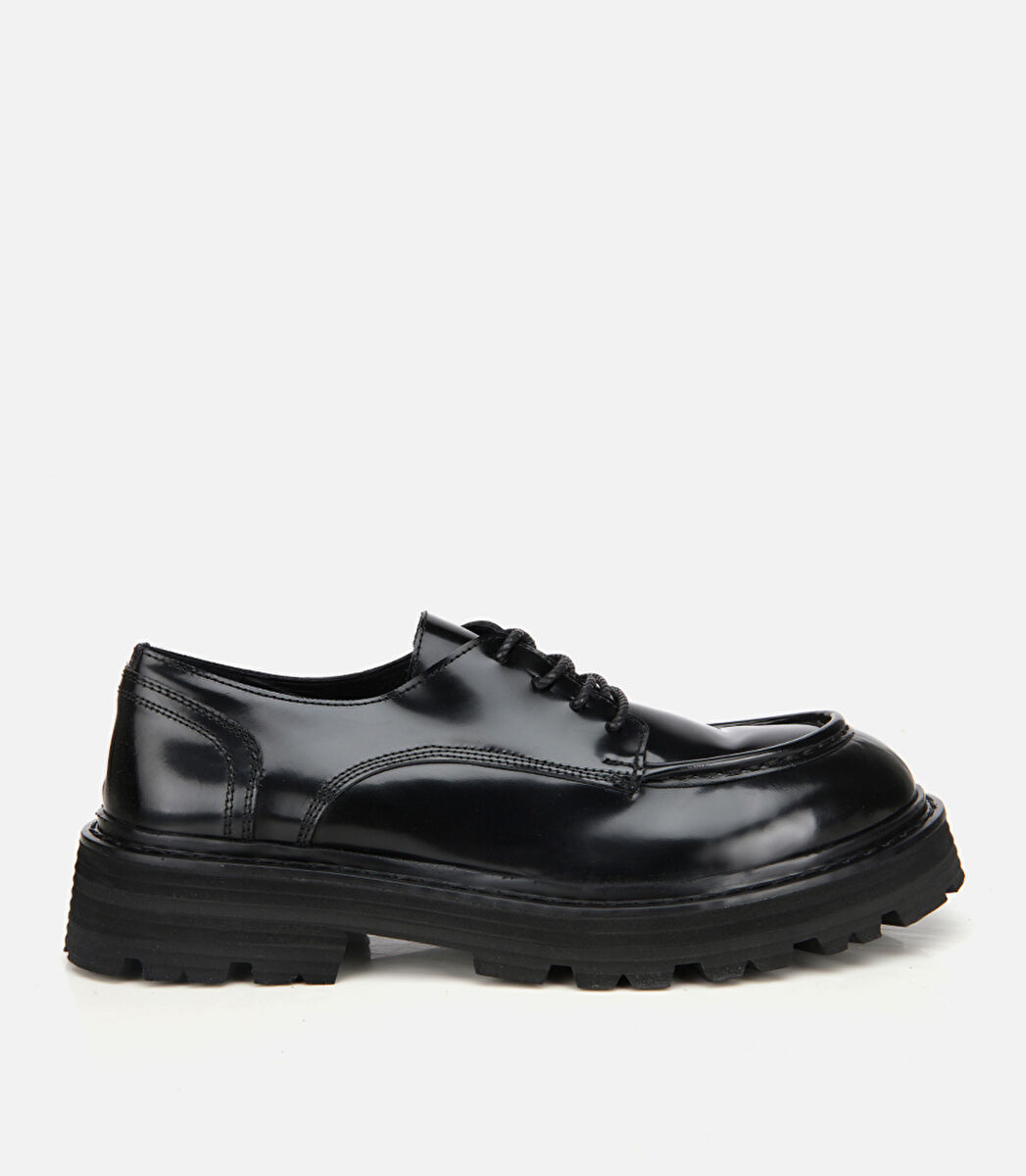 Erkek Rugan Deri Siyah Dikiş Detaylı Kalın Tabanlı Günlük Ayakkabı