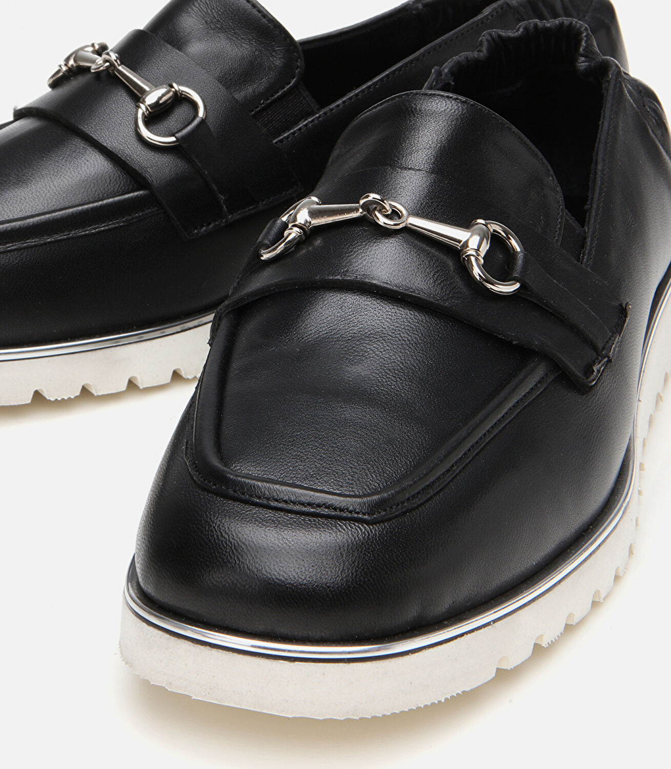 Kadın Deri Siyah Lastik Detaylı Tokalı Günlük Loafer