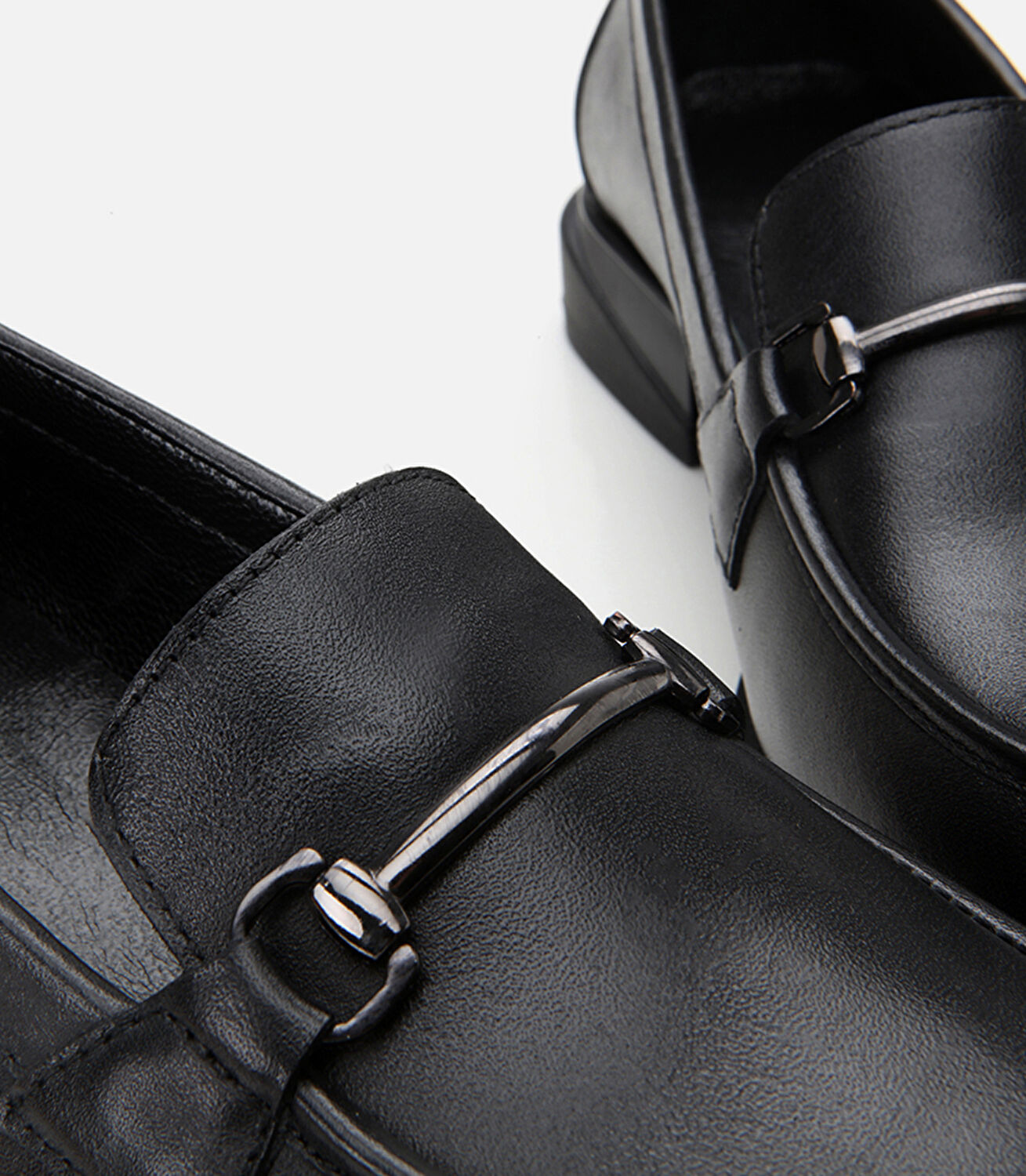 Kadın Deri Siyah Tokalı Klasik Loafer