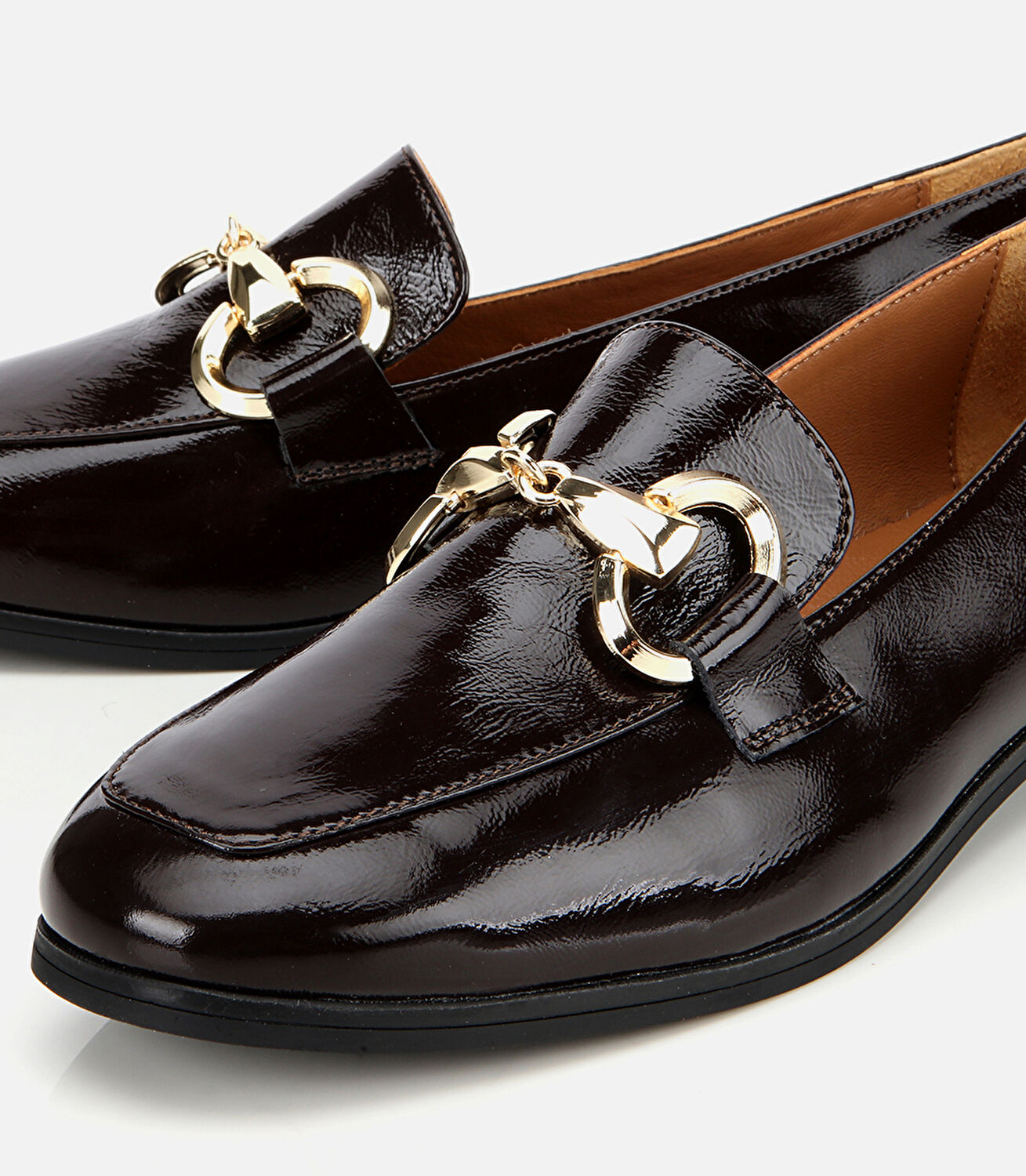 Kadın Rugan Deri Kahverengi Tokalı Klasik Loafer