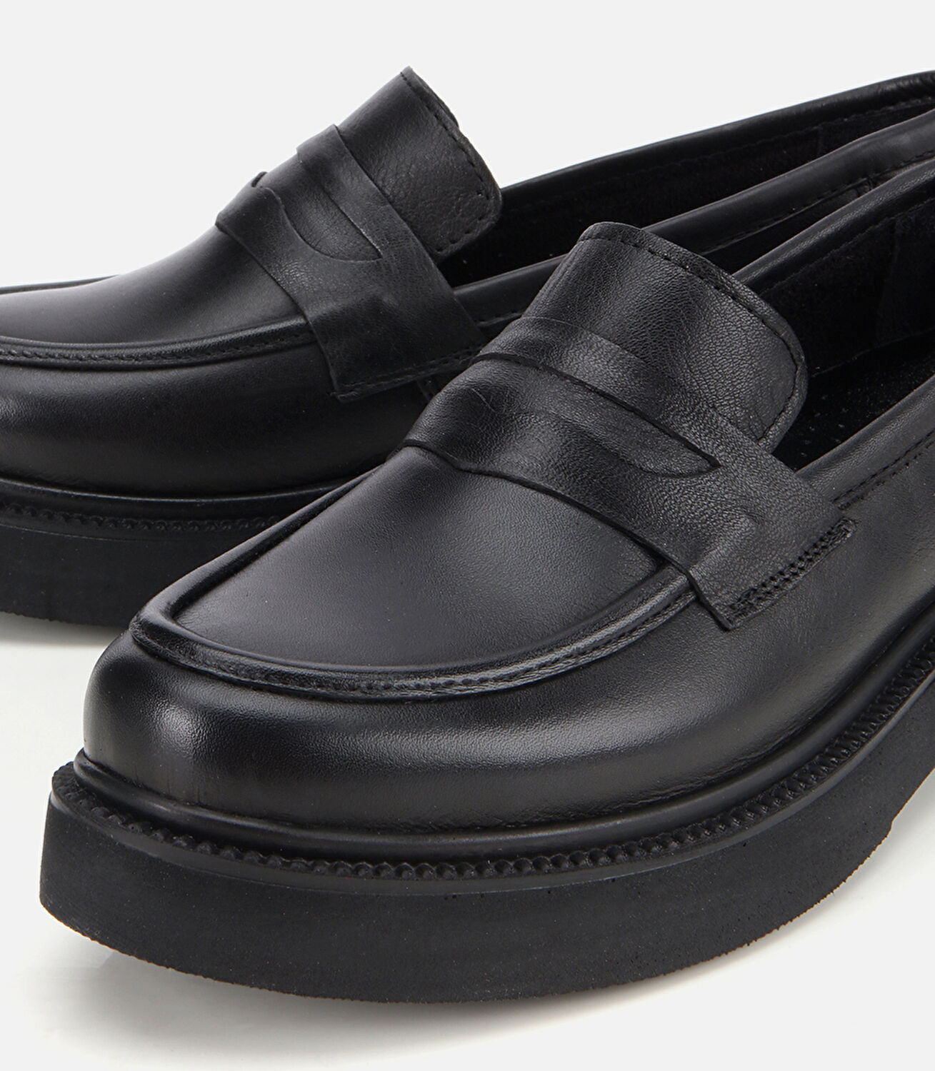 Kadın Deri Siyah Kalın Tabanlı Klasik Loafer