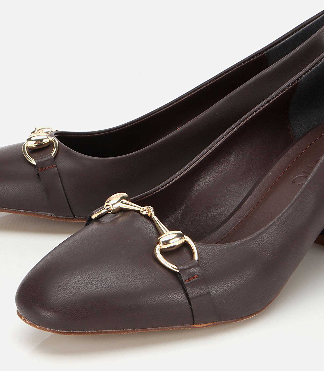 Kadın Kahverengi Gold Tokalı Kalın Topuklu Ayakkabı