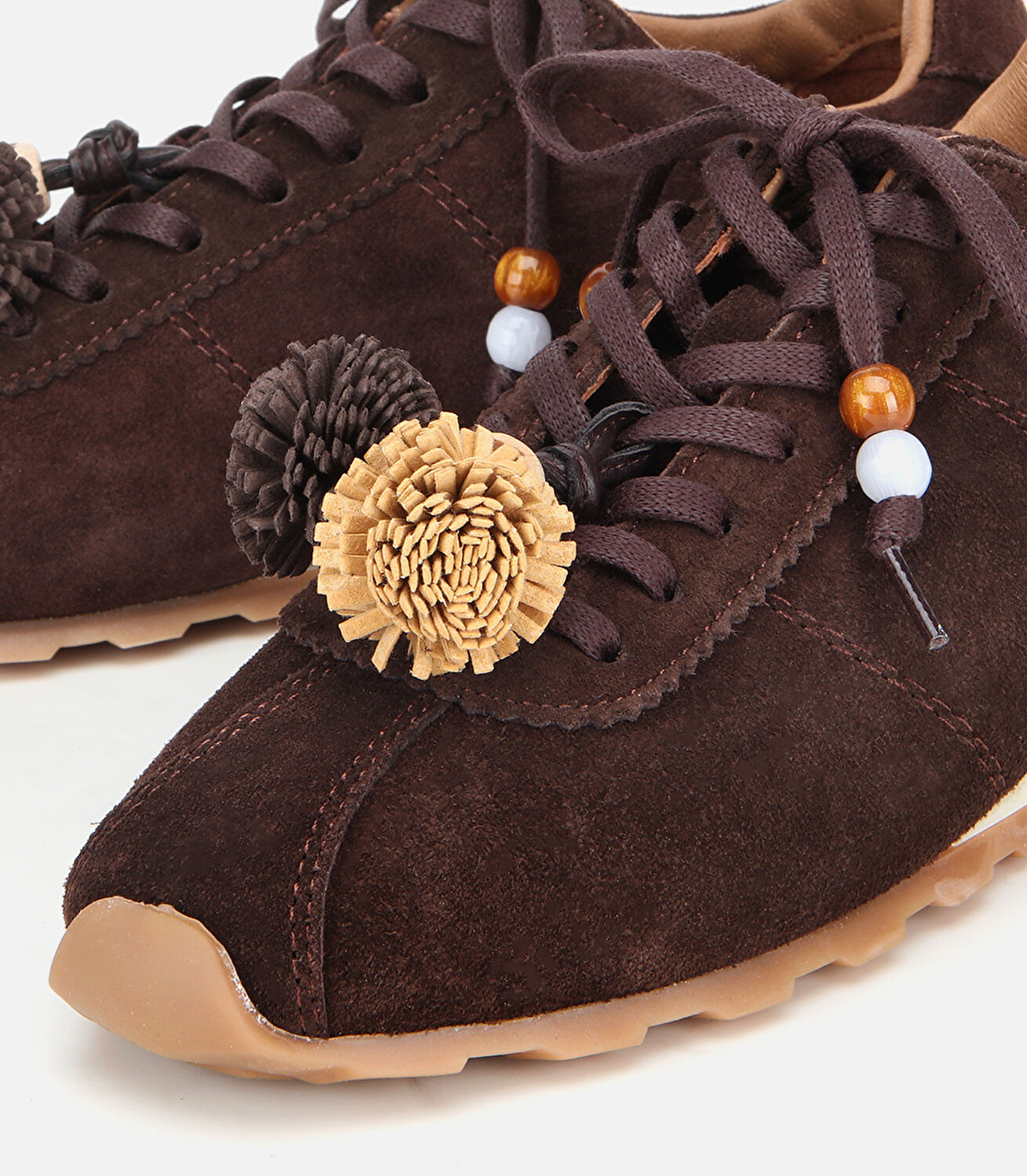 Kadın Süet Deri Kahverengi Aksesuar Detaylı Spor Ayakkabı