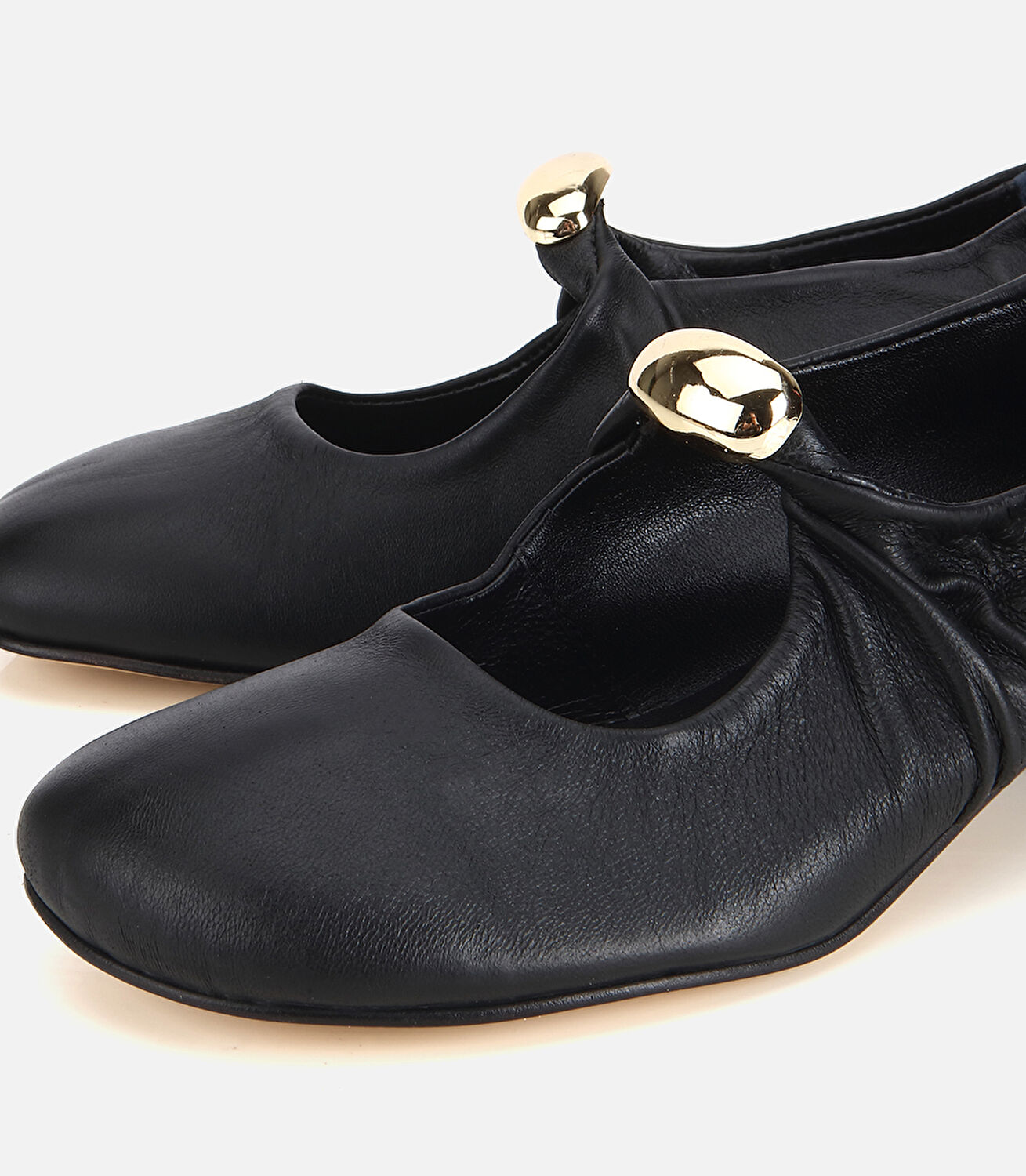 Kadın Deri Siyah Gold Toka Detaylı Arkası Lastikli Kalın Topuklu Ayakkabı