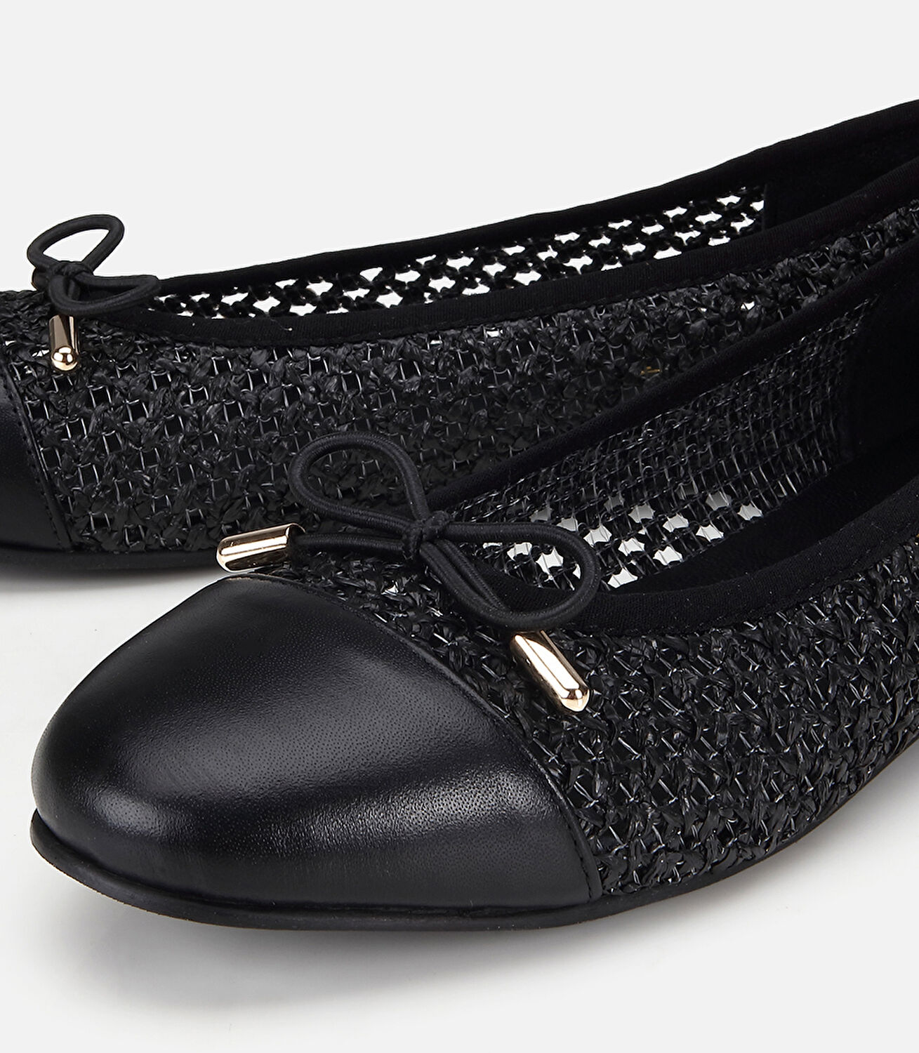 Kadın Siyah Hasır Detaylı Fiyonklu Babet