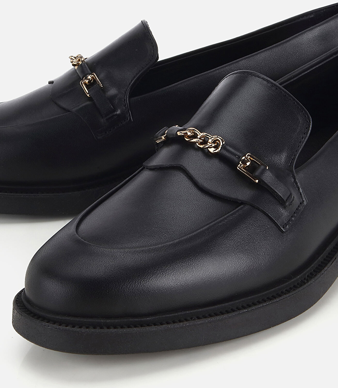 Kadın Deri Siyah Zincir Gold Detaylı Klasik Loafer