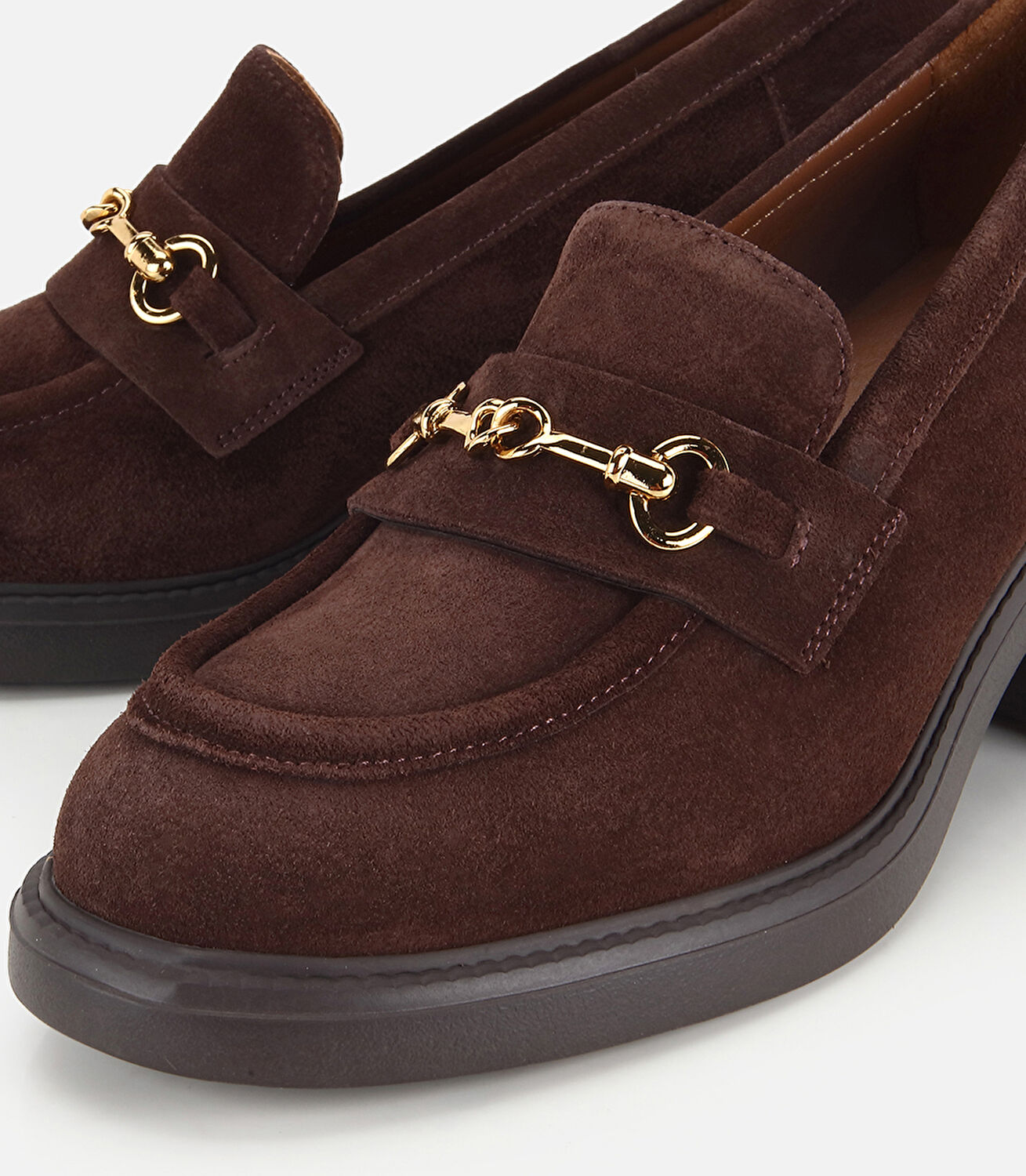 Kadın Süet Deri Kahverengi Gold Zincir Detaylı Klasik Topuklu Loafer