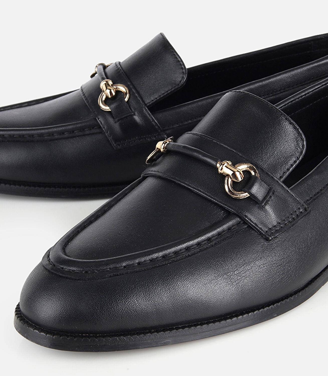 Kadın Deri Siyah Gold Toka Detaylı Klasik Loafer