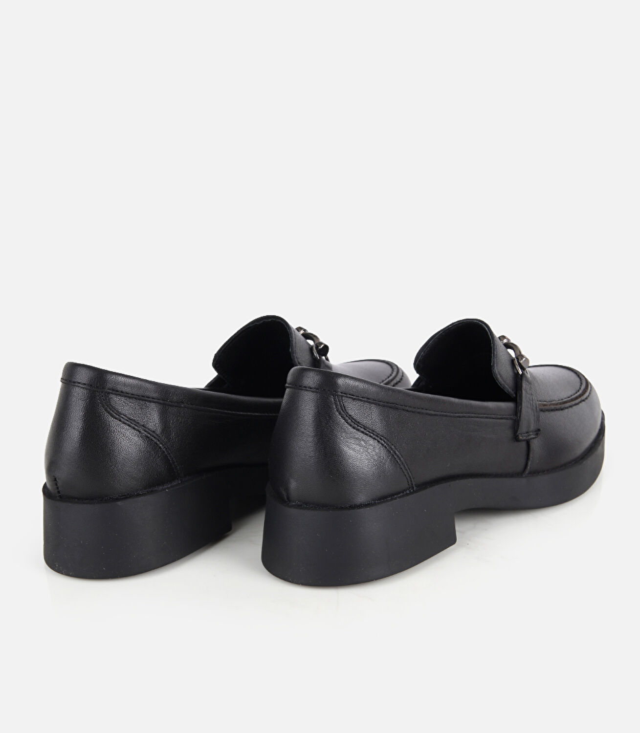 Kadın Deri Siyah Metal Zincir Detaylı Klasik Loafer