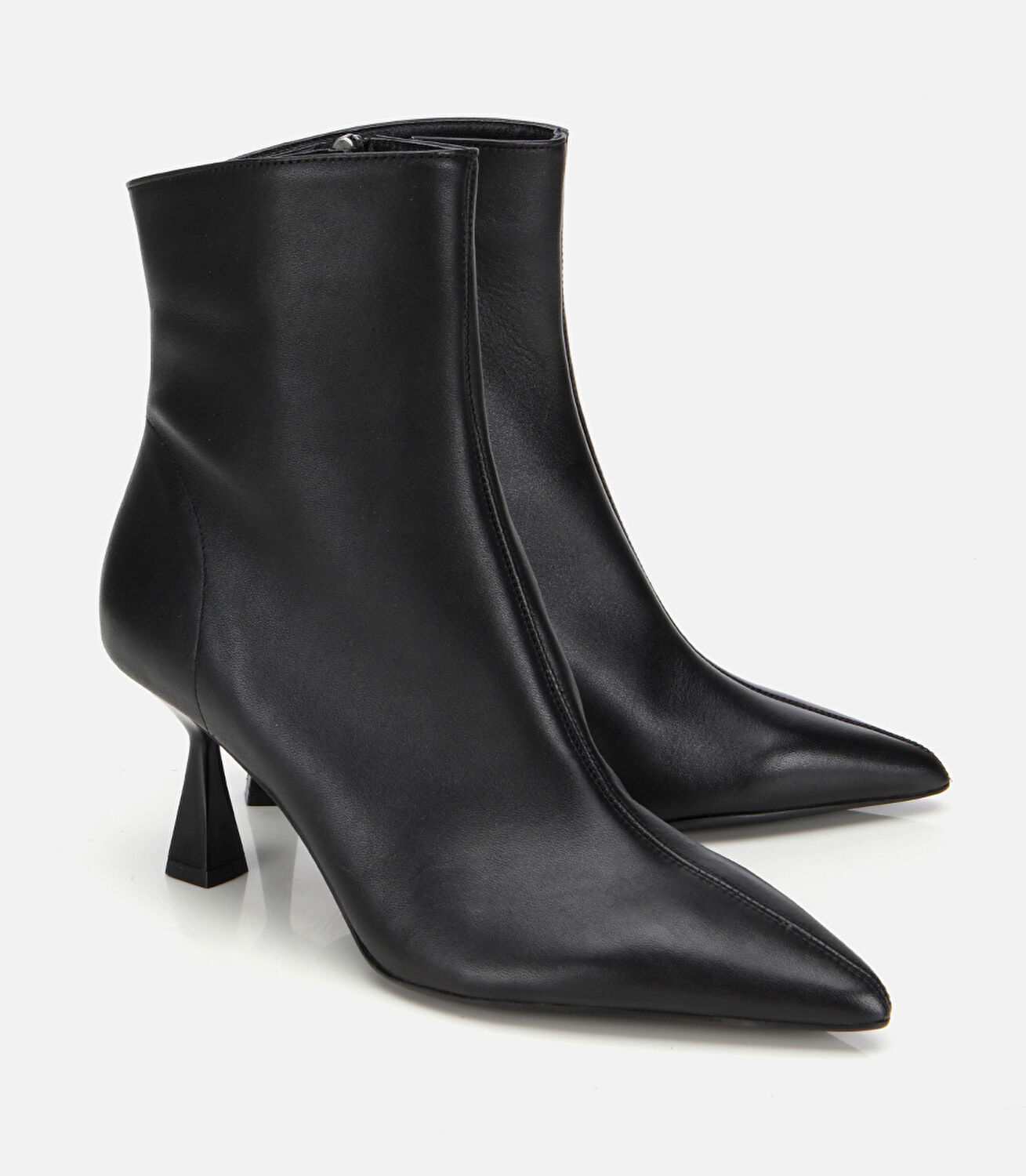 Kadın Deri Siyah Sivri Burunlu Bilekte Topuklu Bot