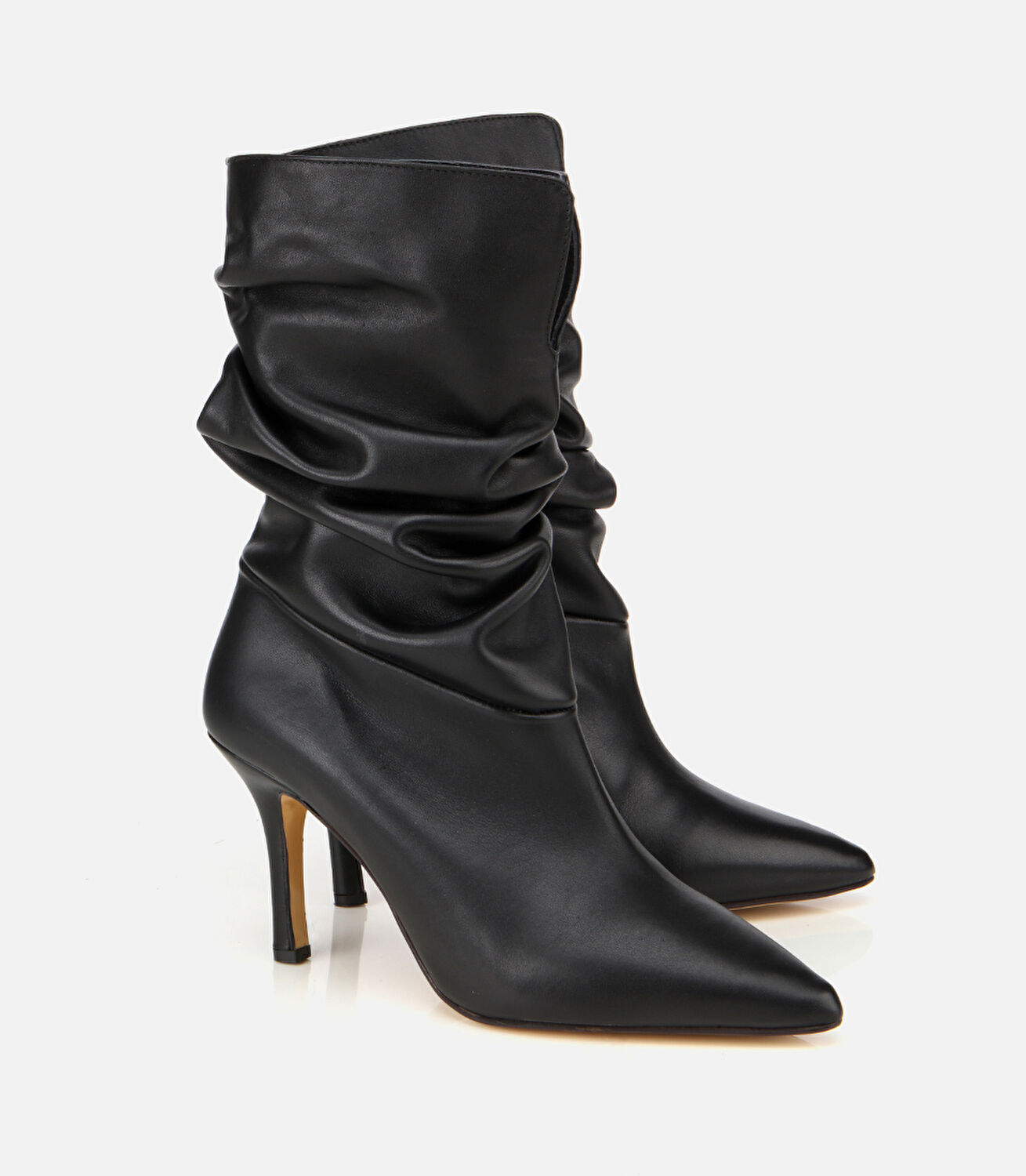 Kadın Deri Siyah Büzgülü Sivri Burunlu İnce Topuklu Bot