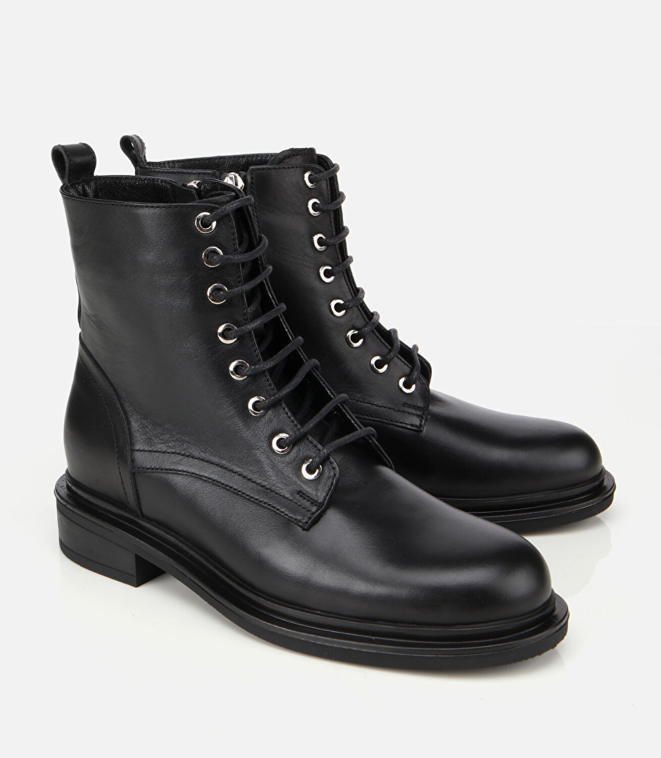 Kadın Deri Siyah Fermuarlı Postal Düz Bot