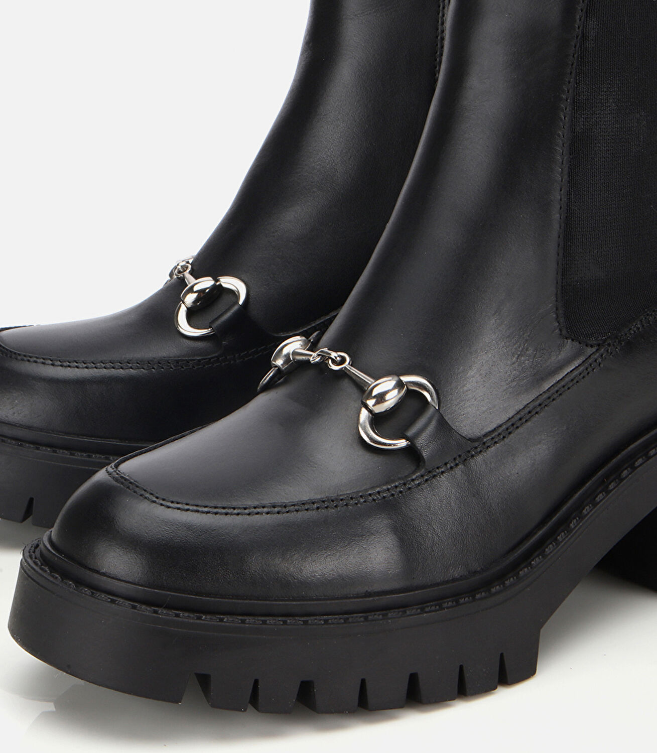 Kadın Deri Siyah Tokalı Lastik Detaylı Kalın Tabanlı Topuklu Bot