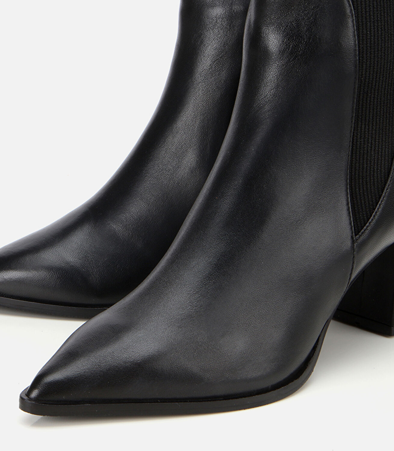 Kadın Deri Siyah Sivri Burunlu Streç Detaylı Bilekte Topuklu Bot