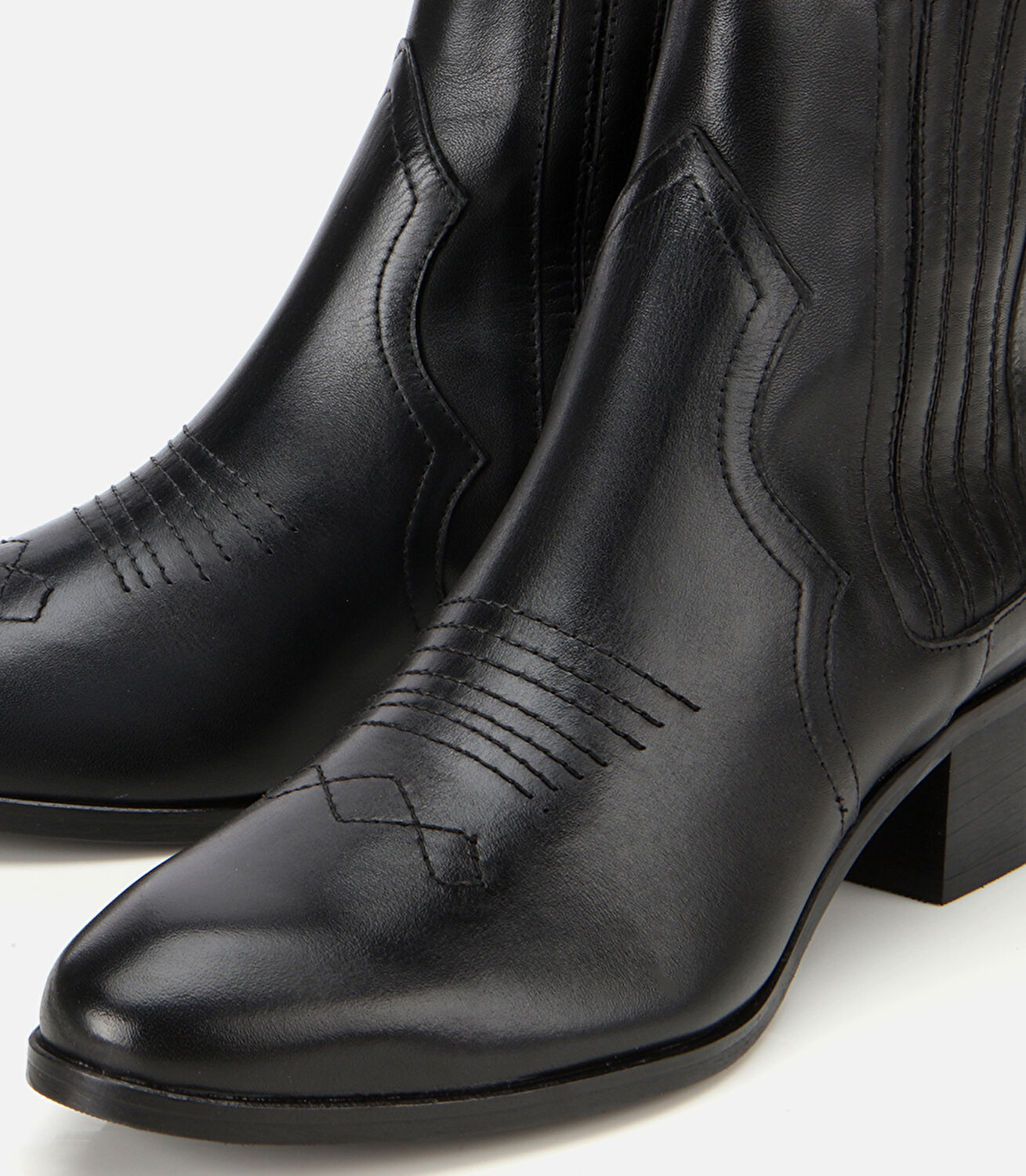 Kadın Deri Siyah İşlemeli Western Düz Bot