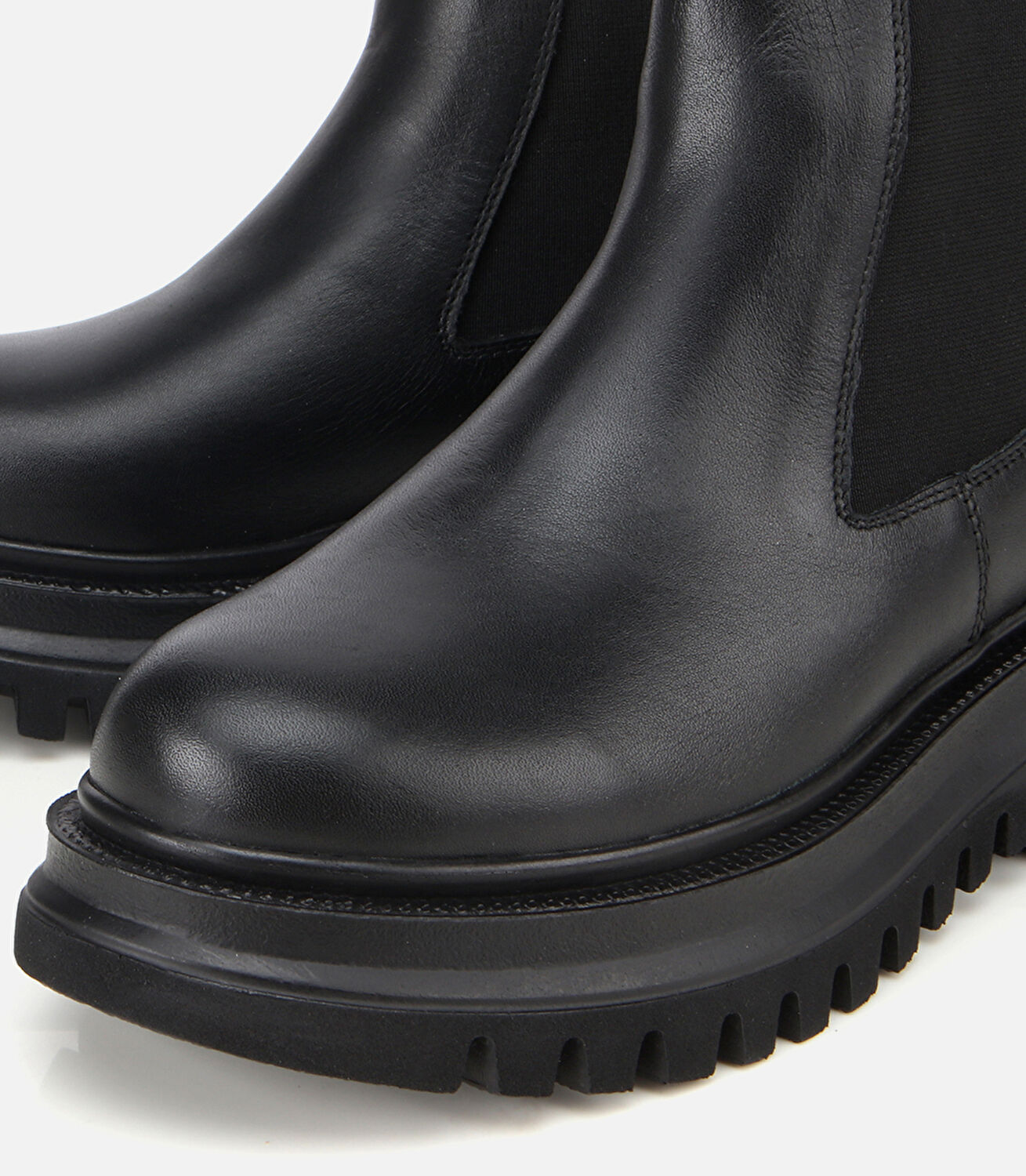 Kadın Deri Siyah Lastik Detaylı Kalın Tabanlı Düz Bot