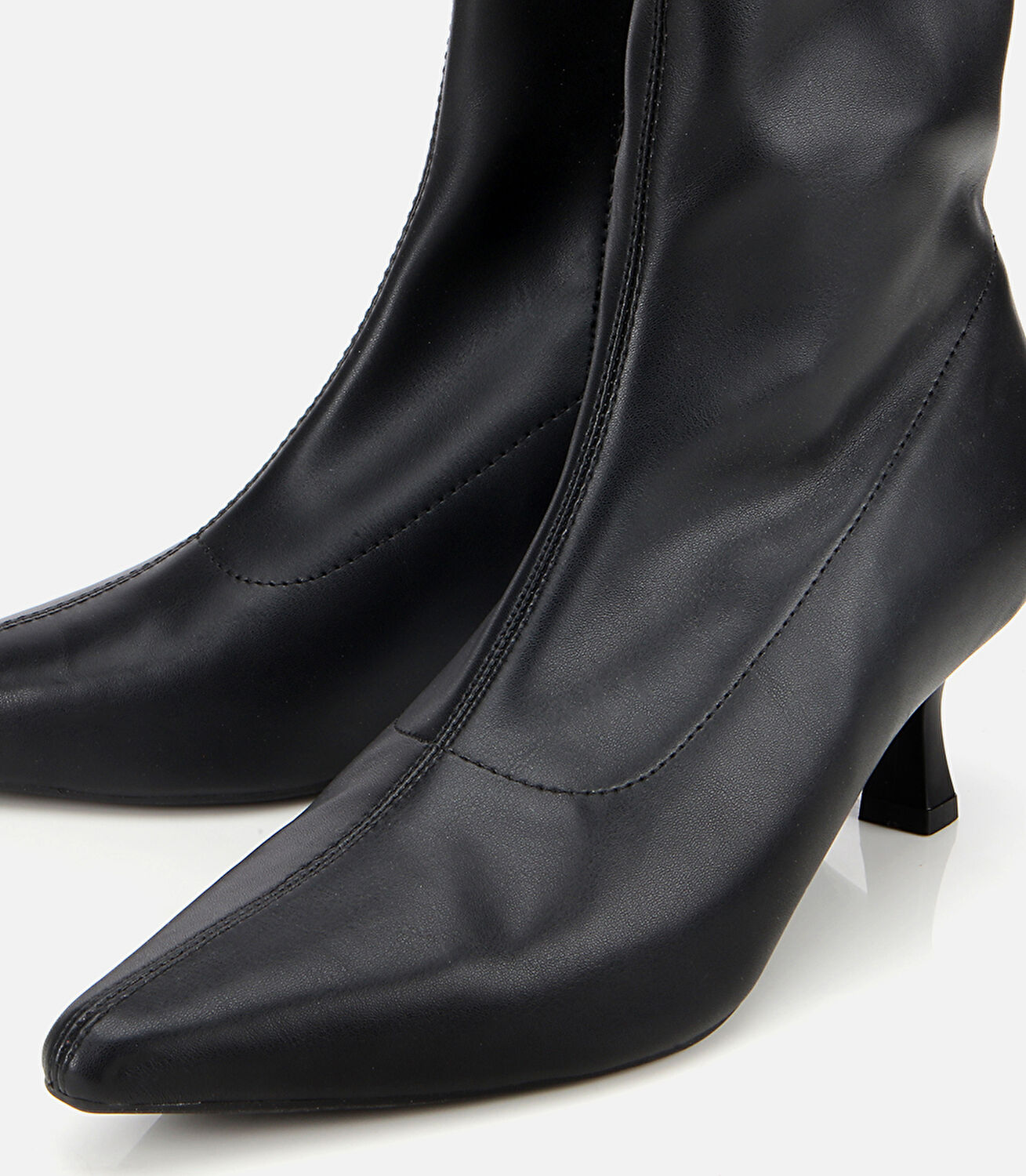 Kadın Siyah Streç Fermuarlı Bilekte Kısa Topuklu Bot