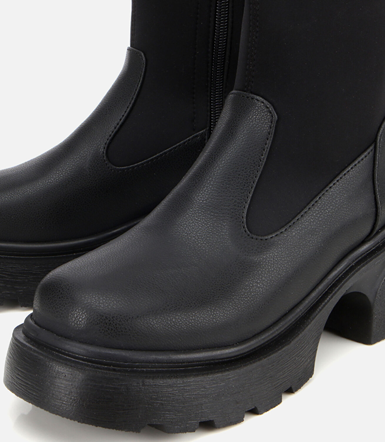 Kadın Siyah Streç Kalın Tabanlı Bilekte Düz Bot