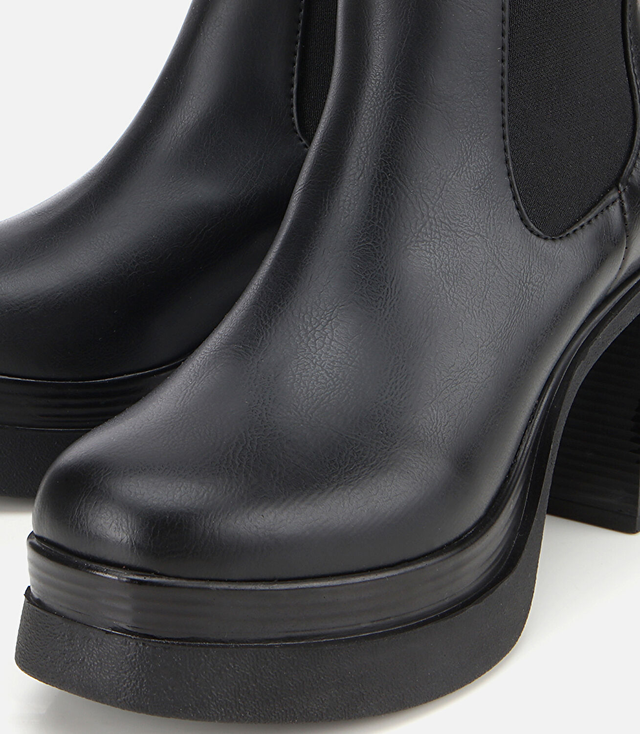 Kadın Siyah Lastik Detaylı Kalın Topuklu Bot