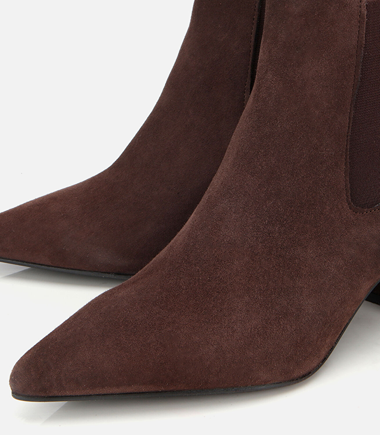 Kadın Süet Deri Kahverengi Lastik Detaylı Siviri Burunlu Topuklu Bot