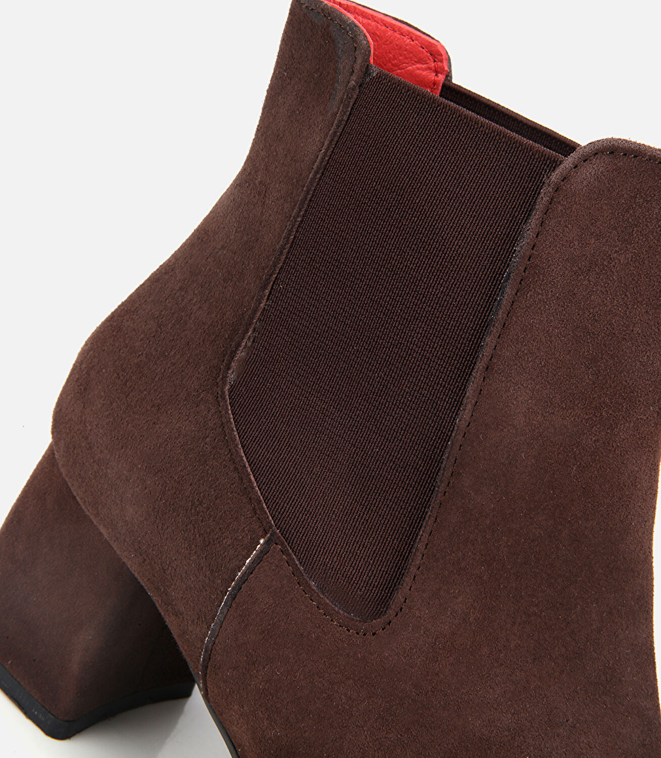 Kadın Süet Deri Kahverengi Lastik Detaylı Siviri Burunlu Topuklu Bot