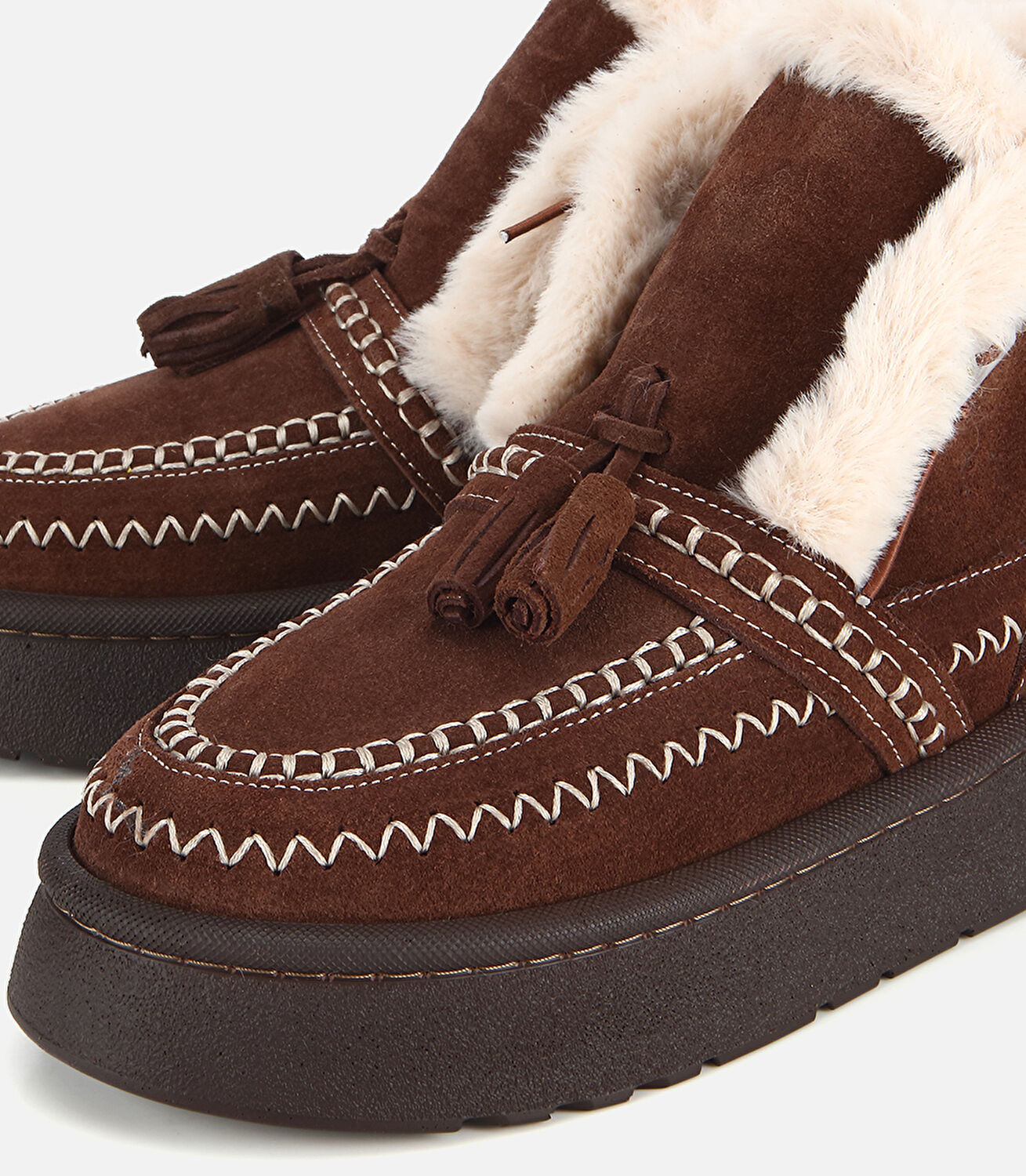 Kadın Süet Deri Kahverengi İçi Kürklü Püskül Detaylı Düz Bot
