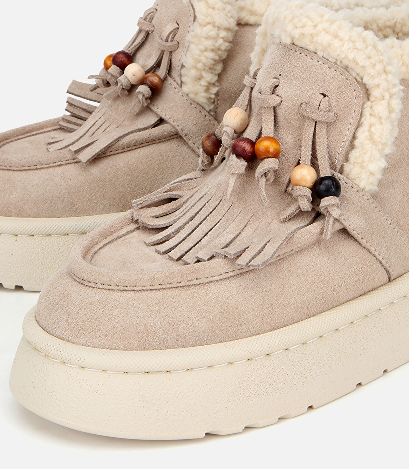 Kadın Süet Deri Bej İçi Kürklü Saçaklı Püskül Detaylı Düz Bot