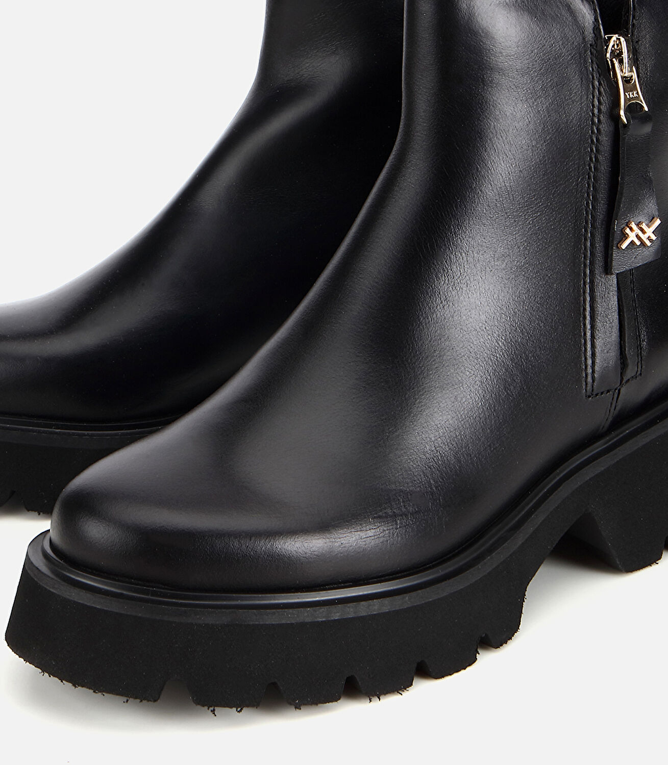 Kadın Deri Siyah Kalın Tabanlı Bilekte Düz Bot