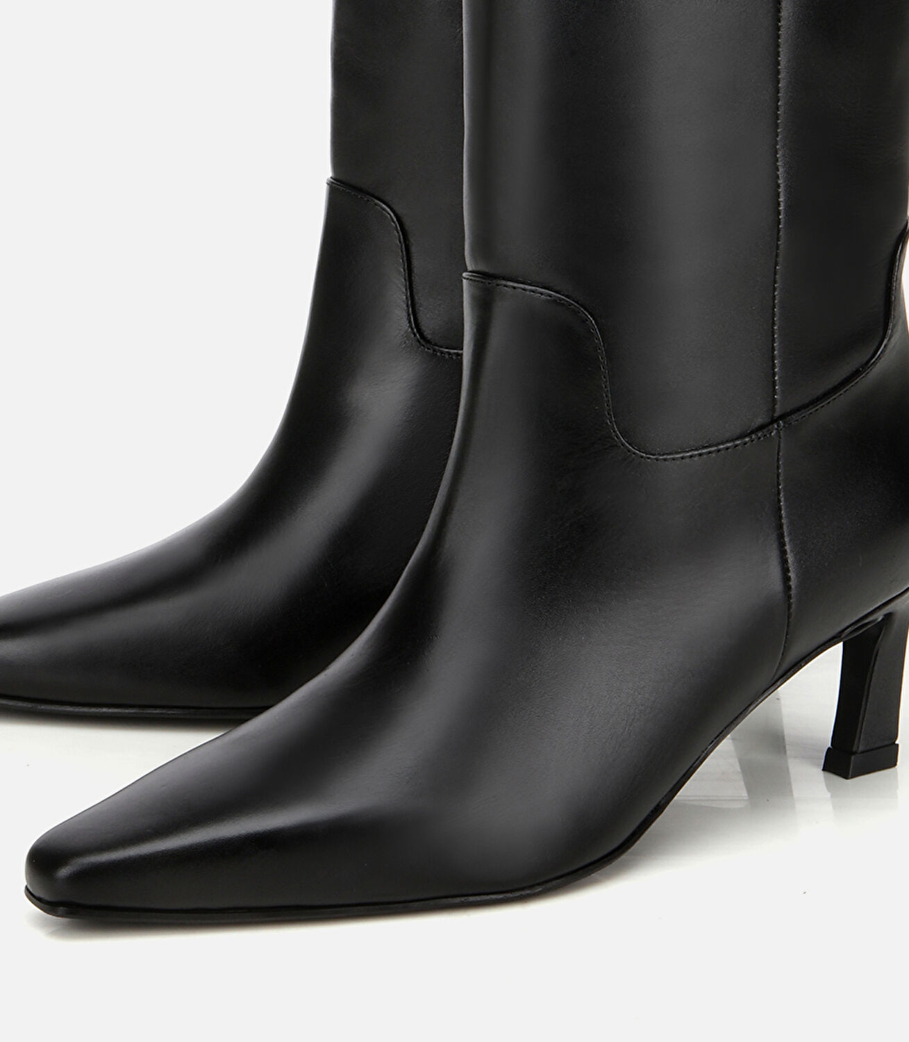 Kadın Deri Siyah Sivri Burunlu Topuklu Çizme