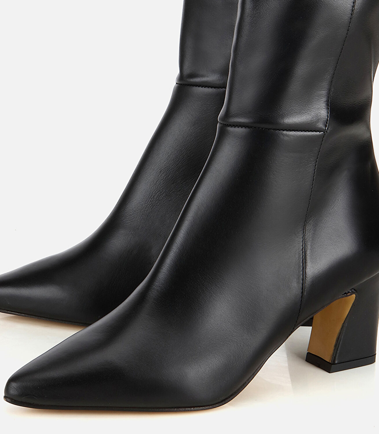 Kadın Deri Siyah Sivri Burunlu Topuklu Çizme