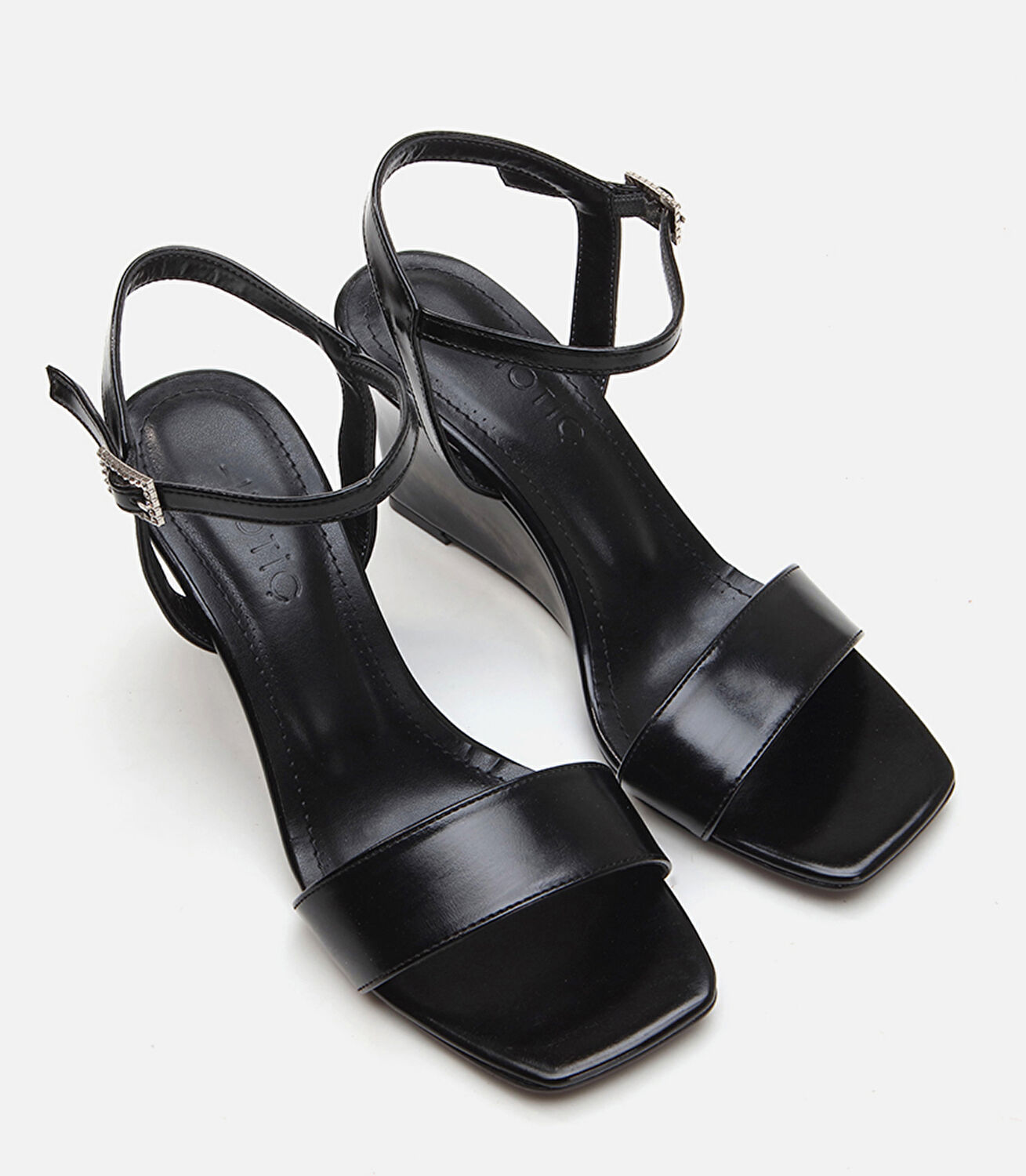 Kadın Siyah Topuklu Sandalet