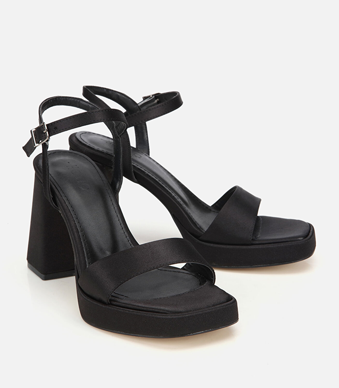 Kadın Siyah Tek Bantlı Kalın Tabanlı Topuklu Sandalet