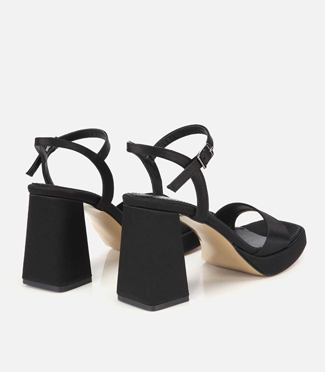 Kadın Siyah Tek Bantlı Kalın Tabanlı Topuklu Sandalet