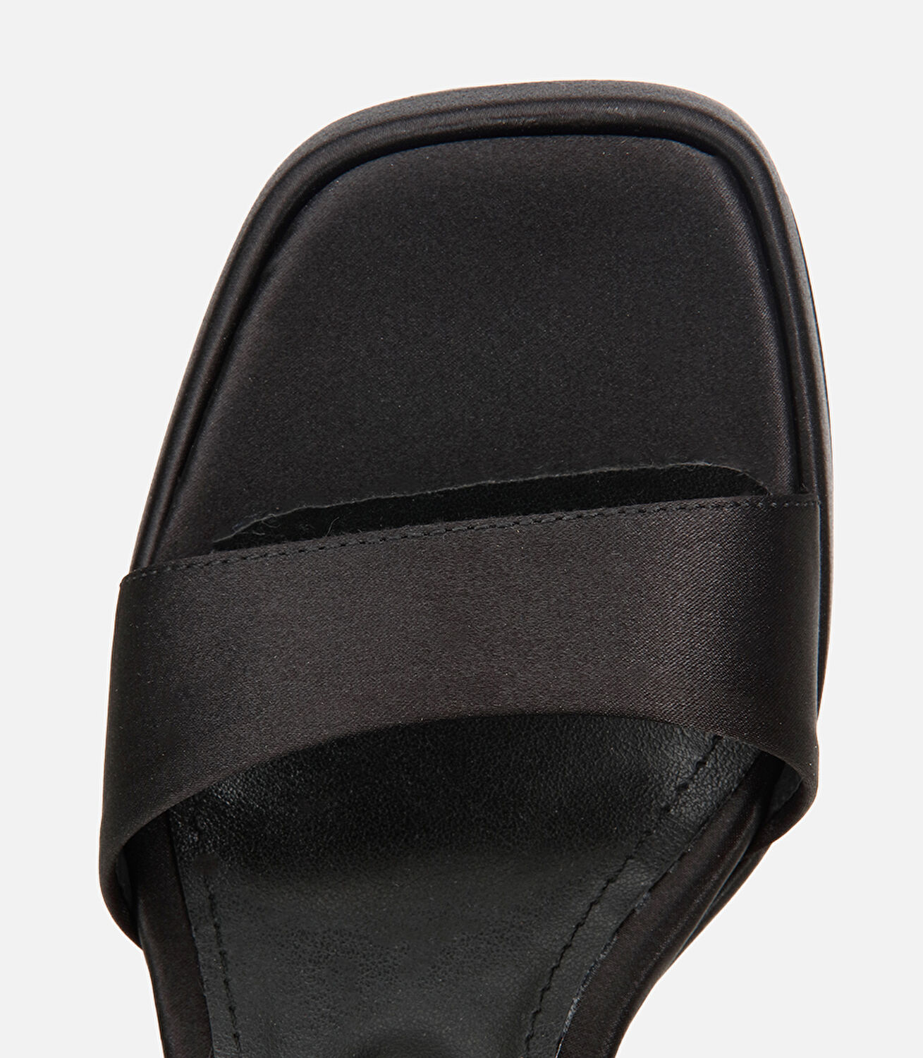 Kadın Siyah Tek Bantlı Kalın Tabanlı Topuklu Sandalet